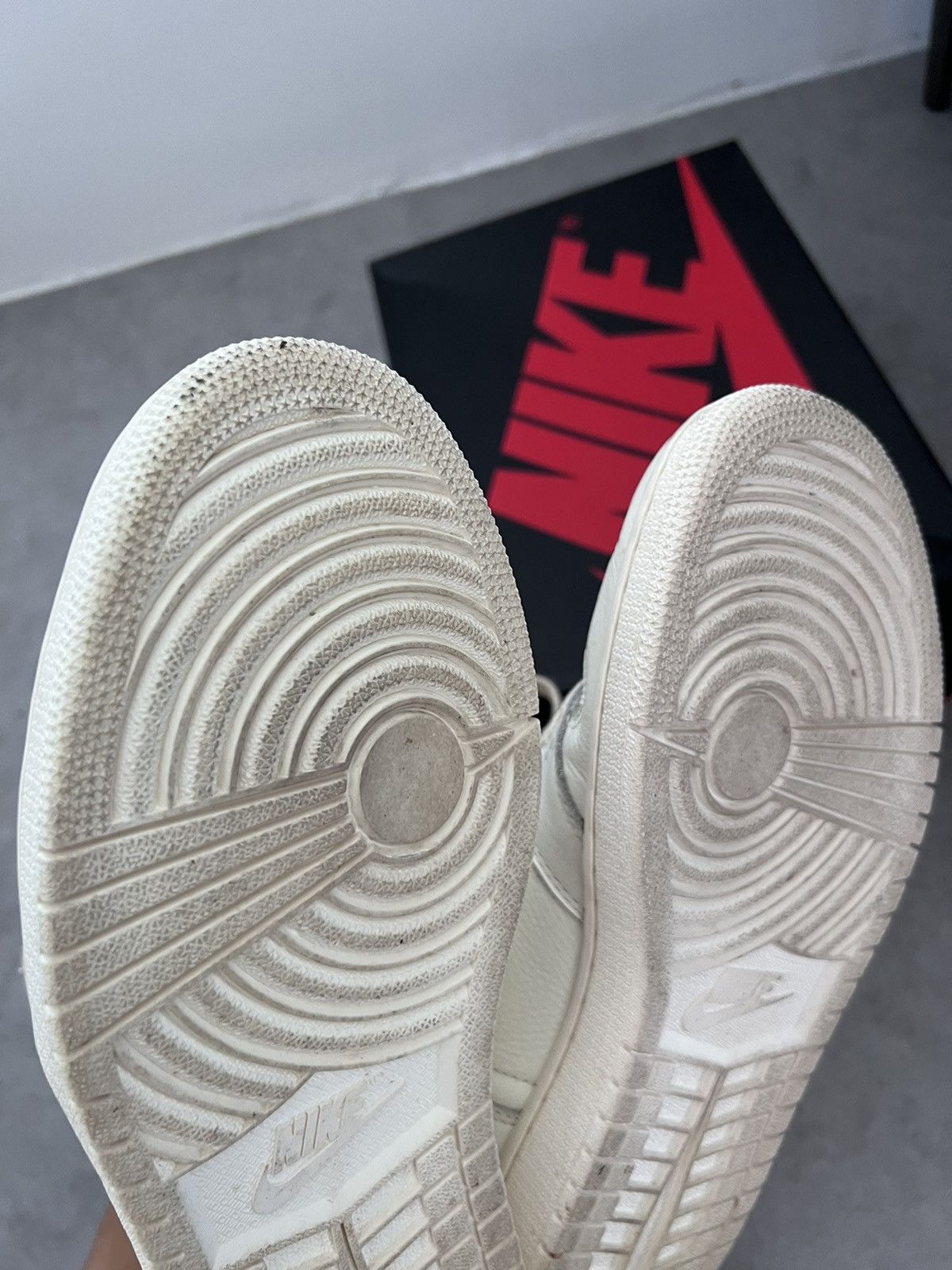 Jordan Brand × Nike Air Jordan 1 Retro High OG Sail 2017 Size US 9 / EU 42 - 8 Thumbnail