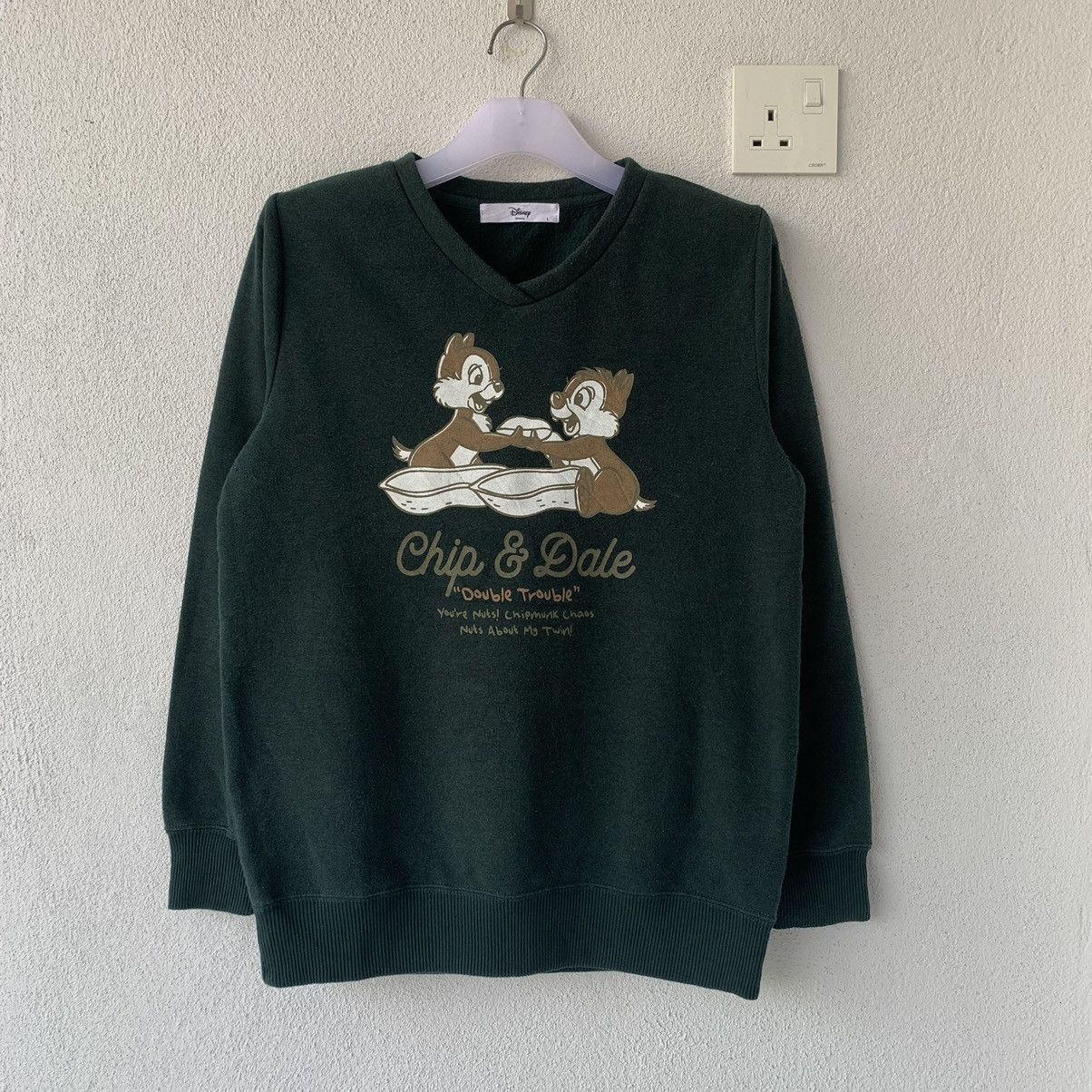 CHIP & DALE disney sweatshirt spell out big design.. v neck