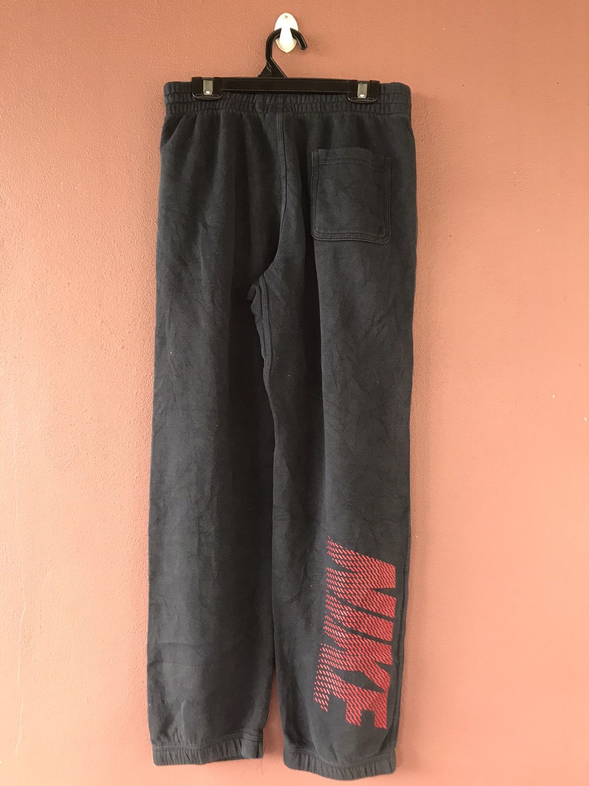 Nike Nike sweatpants size L Size US 26 / EU 42 - 2 Thumbnail