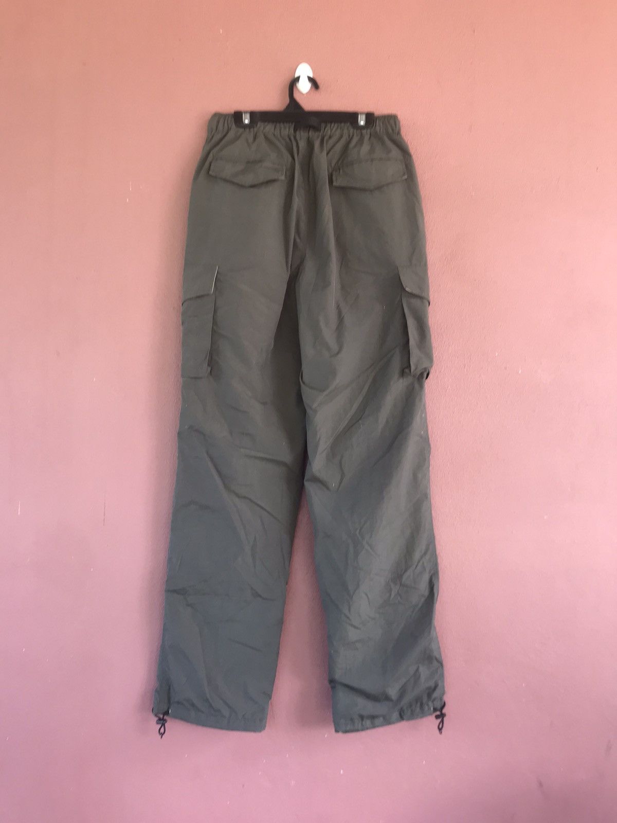 Uniqlo Uniqlo dark green cargo slack pants Size US 26 / EU 42 - 2 Thumbnail