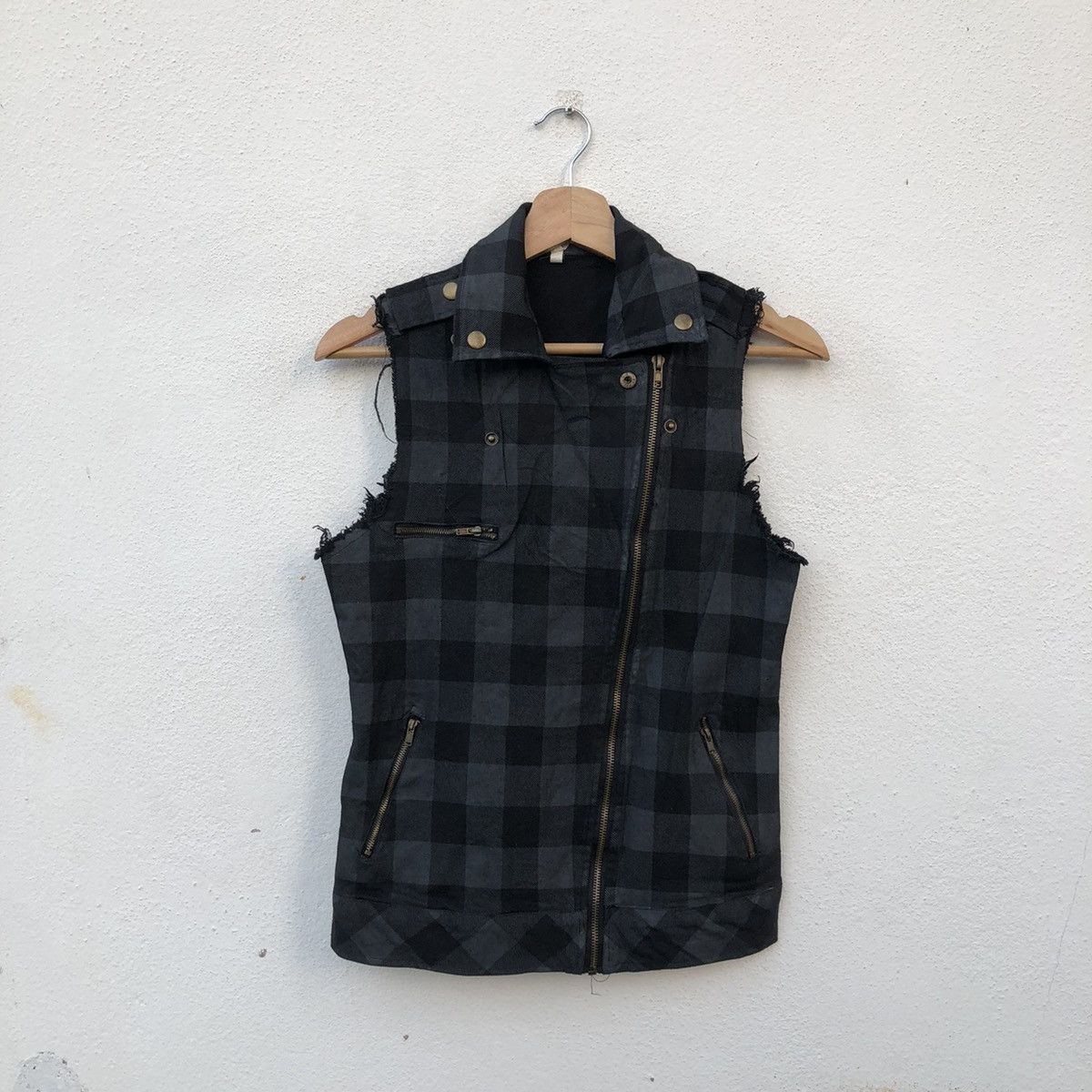 Japanese Brand RARE TARTAN DESIGN VEST JAPANESE BRAND Size US M / EU 48-50 / 2 - 9 Thumbnail