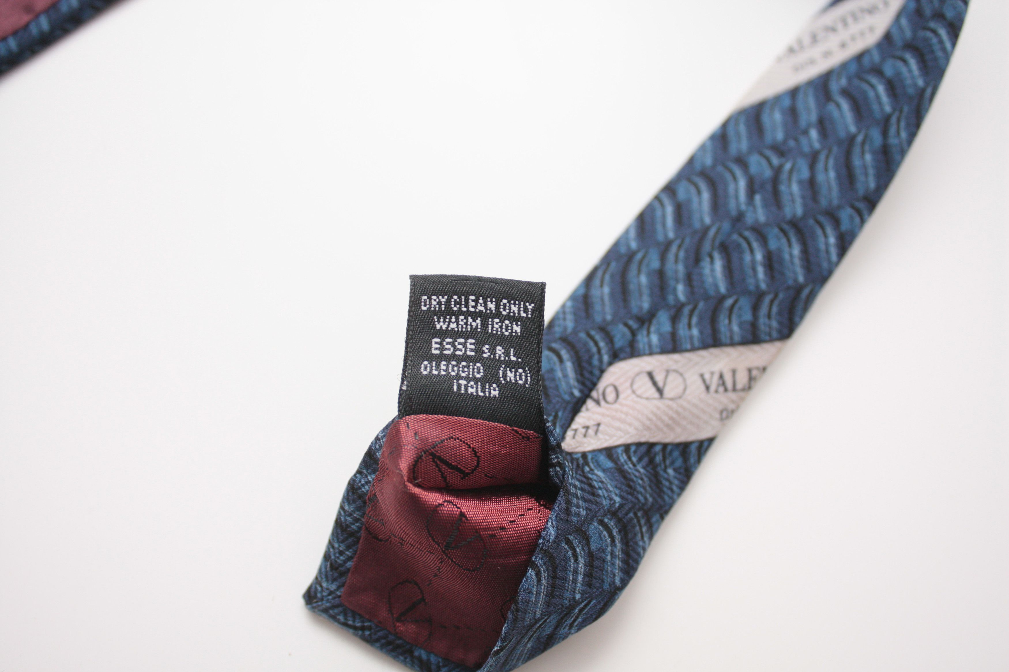 Valentino Valentino Navy Blue Silk Tie Made In Italy Size ONE SIZE - 5 Thumbnail