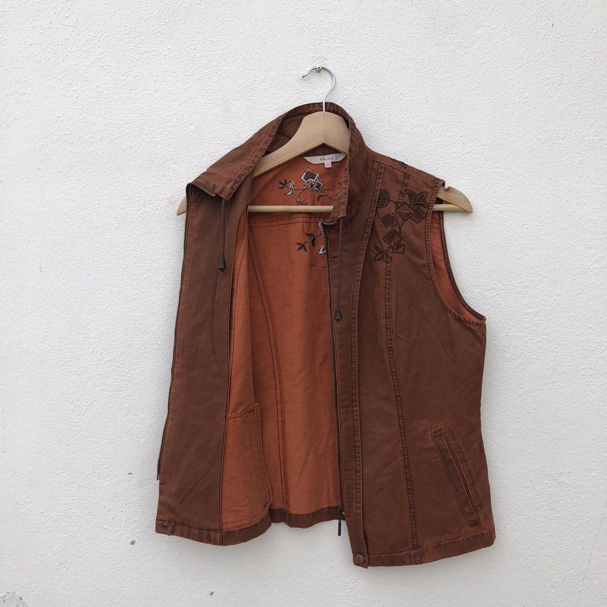 Japanese Brand VINTAGE DESIGN JAPANESE BRAND GIVY TOP TANK VEST Size US M / EU 48-50 / 2 - 8 Thumbnail
