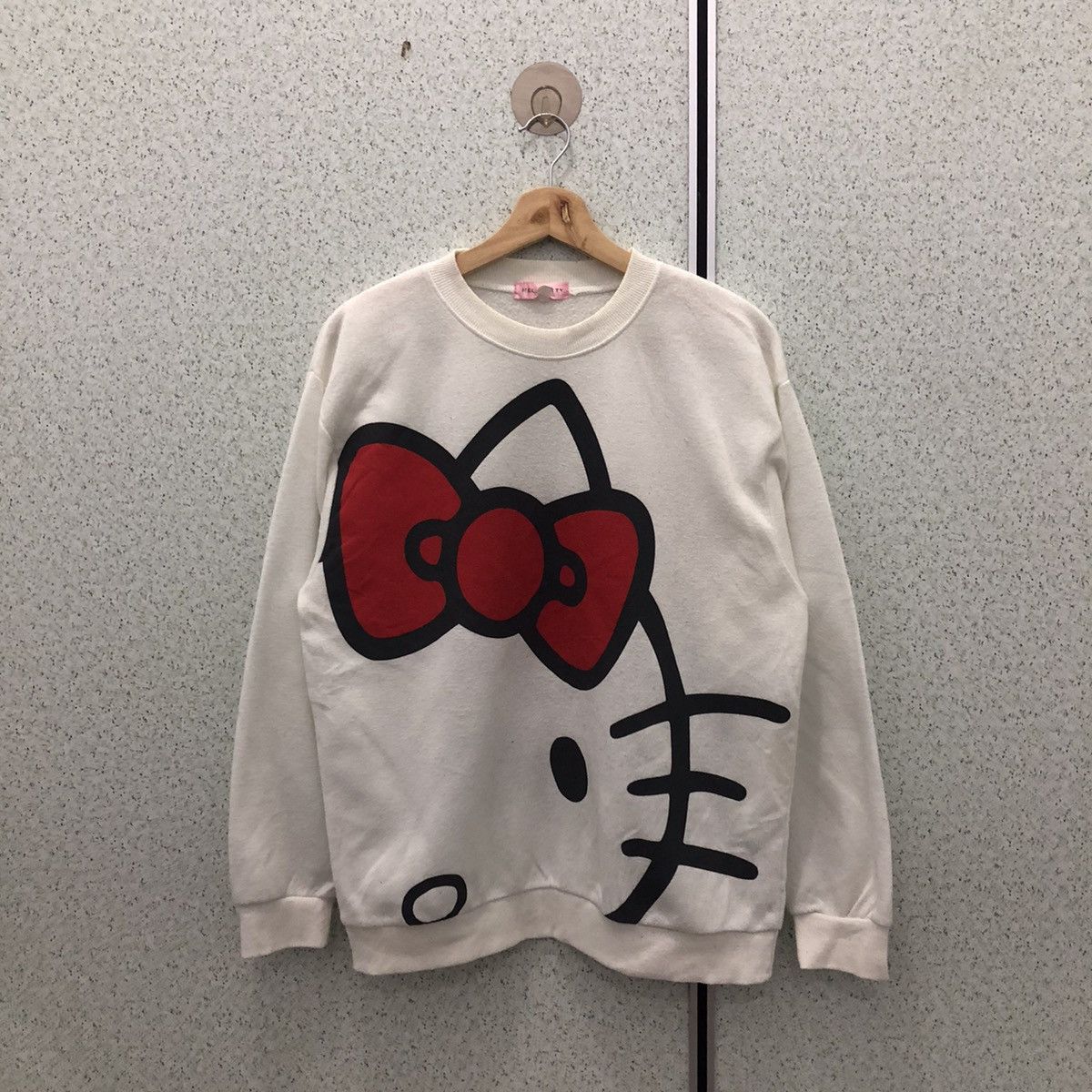 HELLO KITTY RARE SWEATSHIRT BIG LOGO