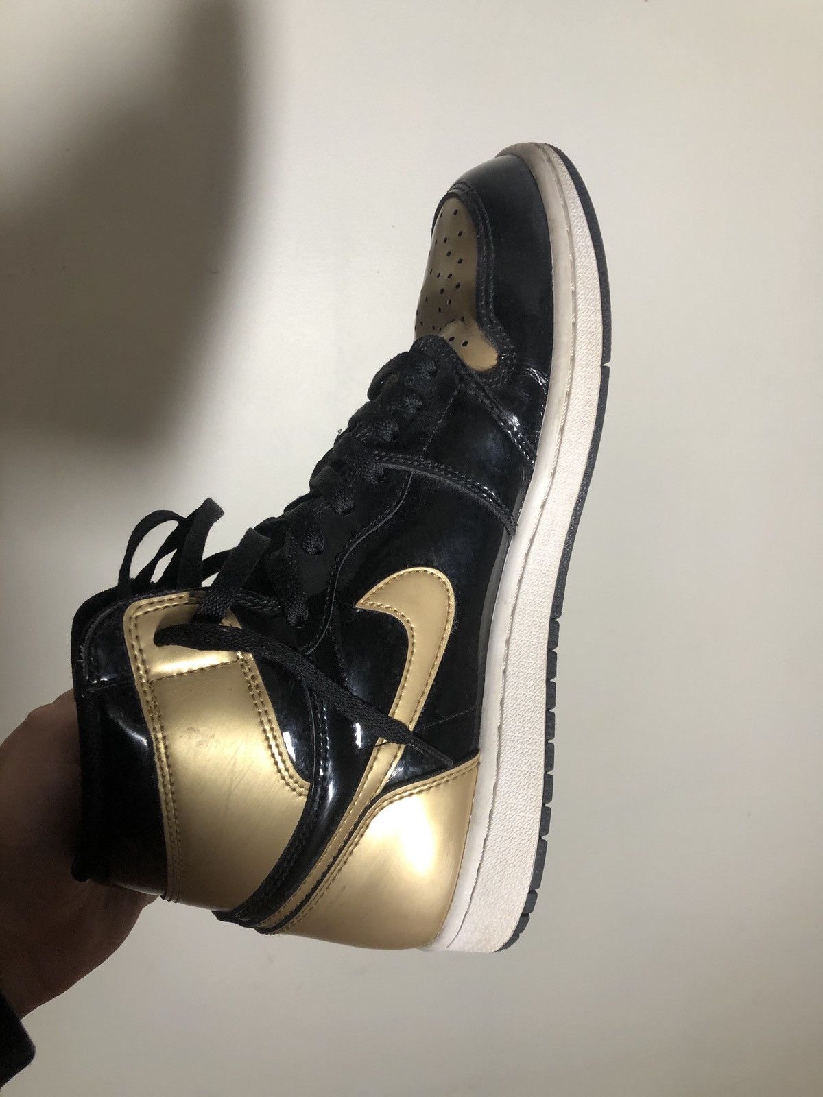 Jordan Brand × Nike Nike/Air Jordan 1 Retro High OG NRG - Gold Toe Size US 10 / EU 43 - 9 Thumbnail