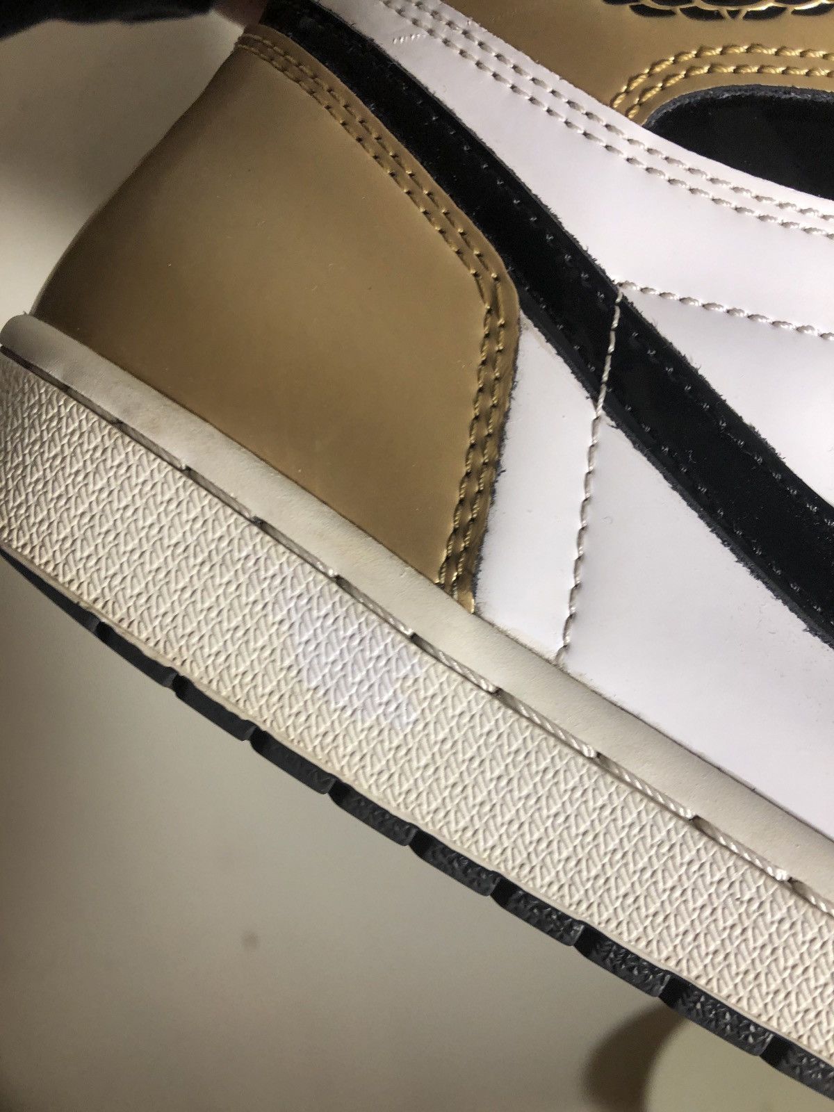 Jordan Brand × Nike Nike/Air Jordan 1 Retro High OG NRG - Gold Toe Size US 10 / EU 43 - 2 Thumbnail