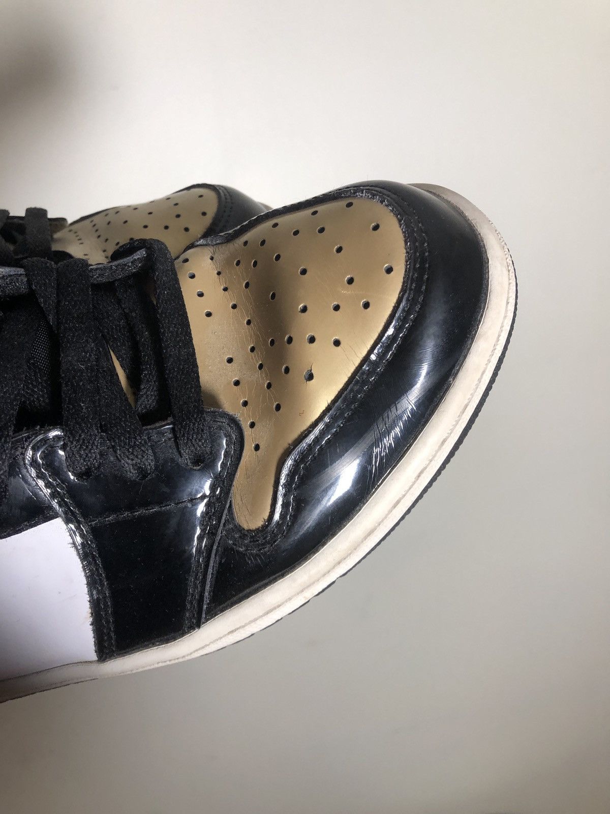 Jordan Brand × Nike Nike/Air Jordan 1 Retro High OG NRG - Gold Toe Size US 10 / EU 43 - 3 Thumbnail
