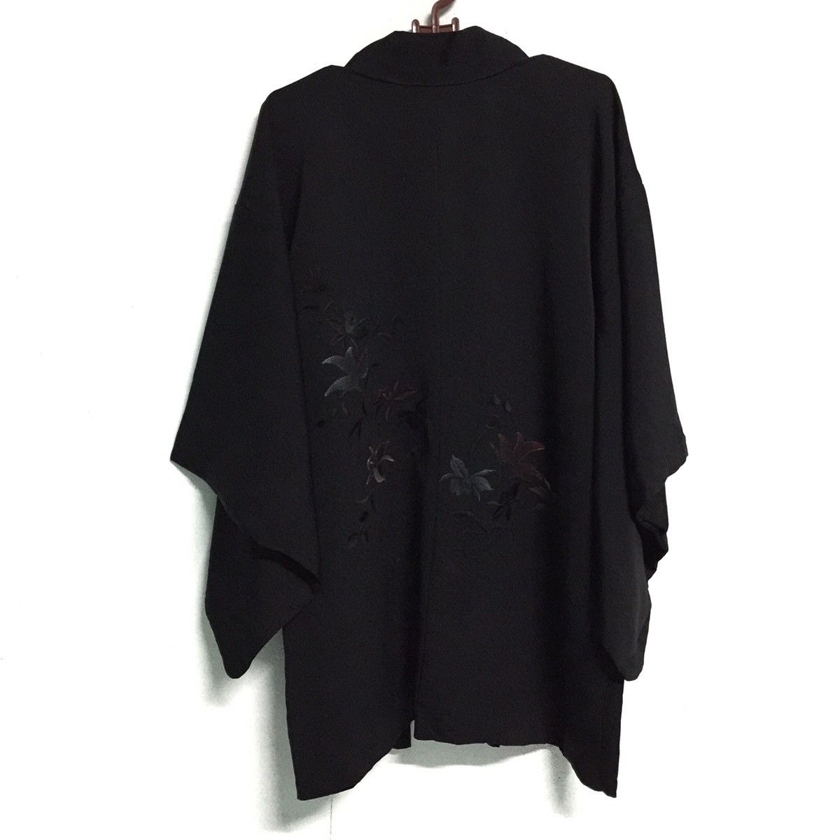 Japanese Brand Kimono Traditional Flowers Design Size US XL / EU 56 / 4 - 1 Thumbnail