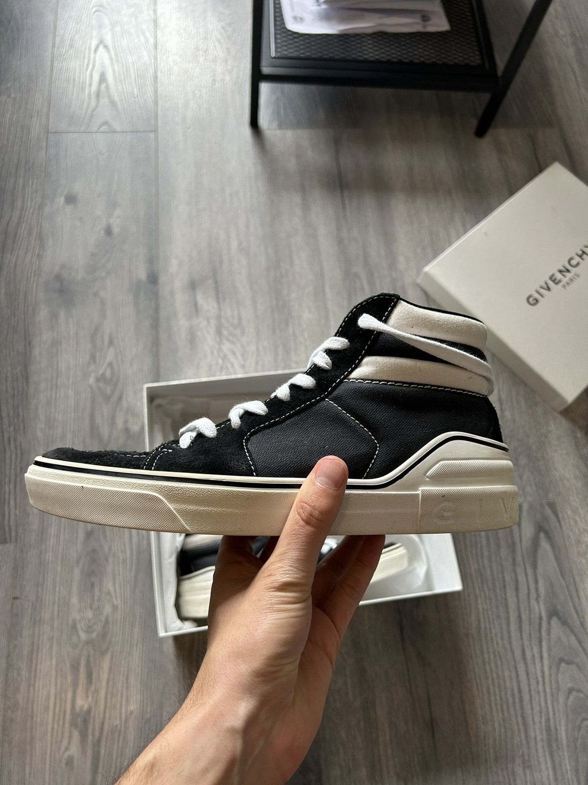 Givenchy Givenchy George V Mid Sneaker Size 42 Size US 9 / EU 42 - 10 Thumbnail