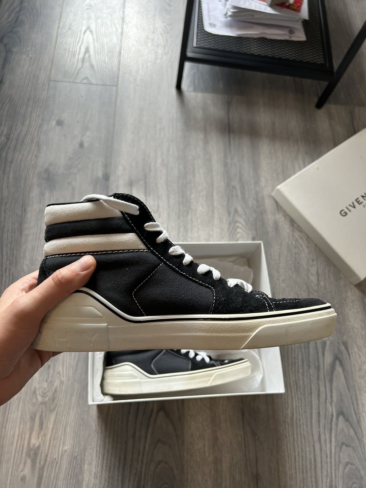 Givenchy Givenchy George V Mid Sneaker Size 42 Size US 9 / EU 42 - 9 Thumbnail