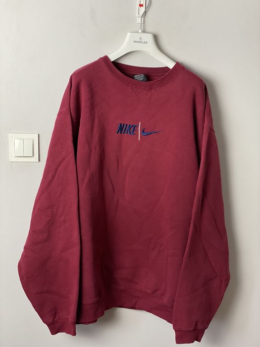 Nike sweatshirt best sale big logo