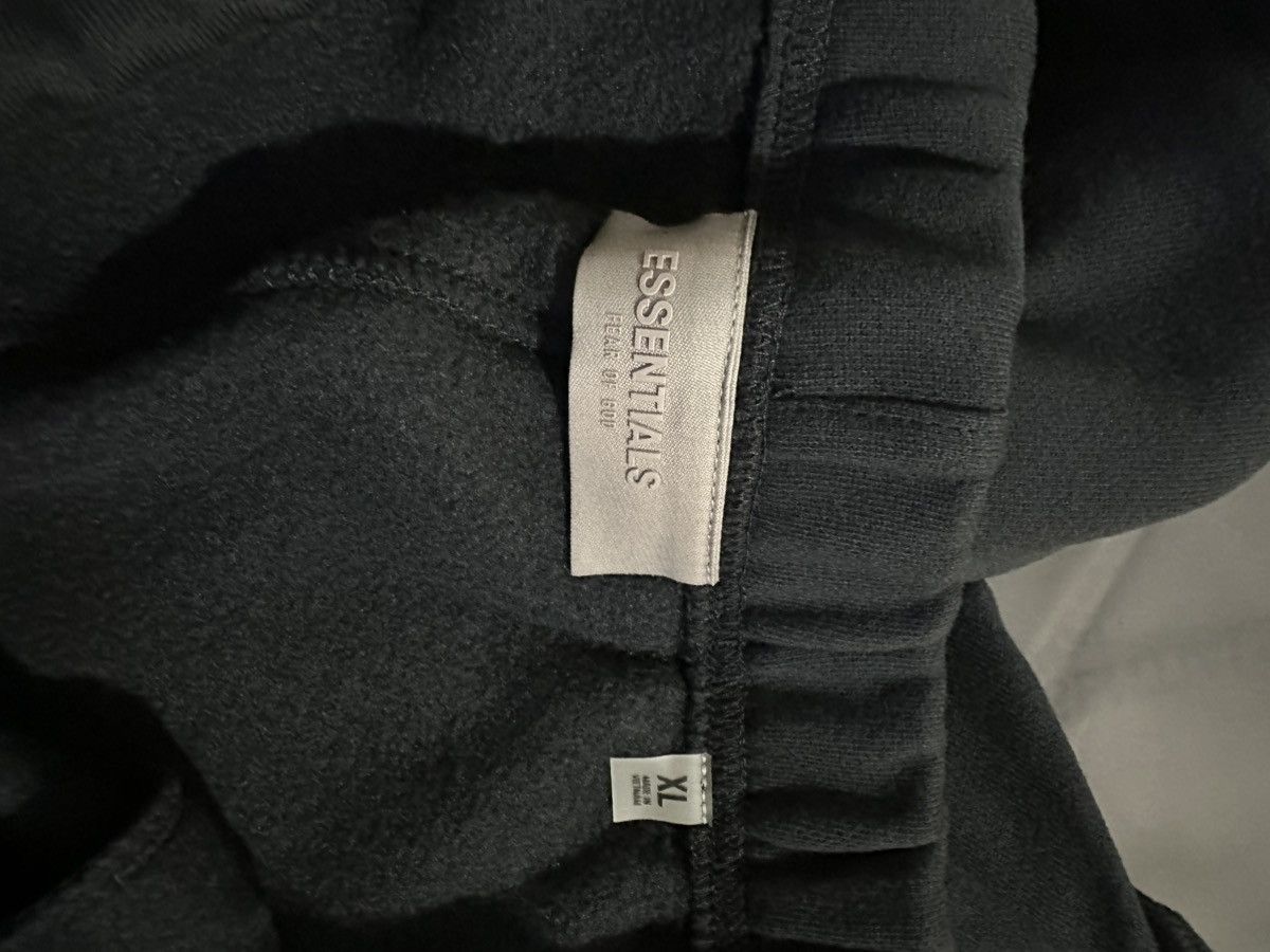 Fear of God Fear of god essentials black sweatshorts Size US 36 / EU 52 - 6 Thumbnail