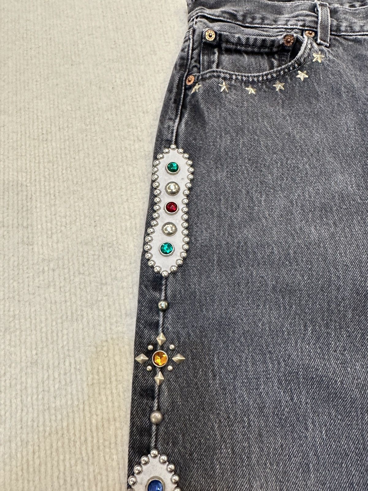 Hollywood Trading Company HTC IrregulaR HUMBLE Gemstone Studded Vintage Levi’s Shorts Size US 34 / EU 50 - 4 Thumbnail