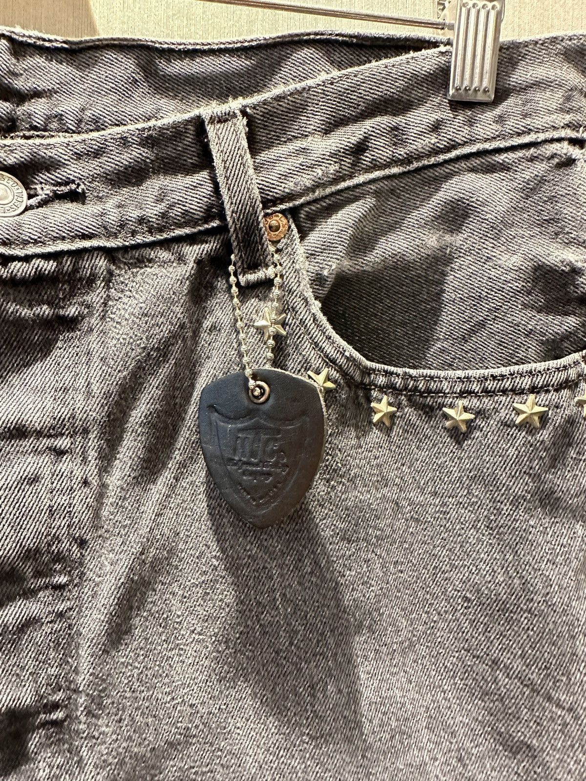 Hollywood Trading Company HTC IrregulaR HUMBLE Gemstone Studded Vintage Levi’s Shorts Size US 34 / EU 50 - 5 Thumbnail