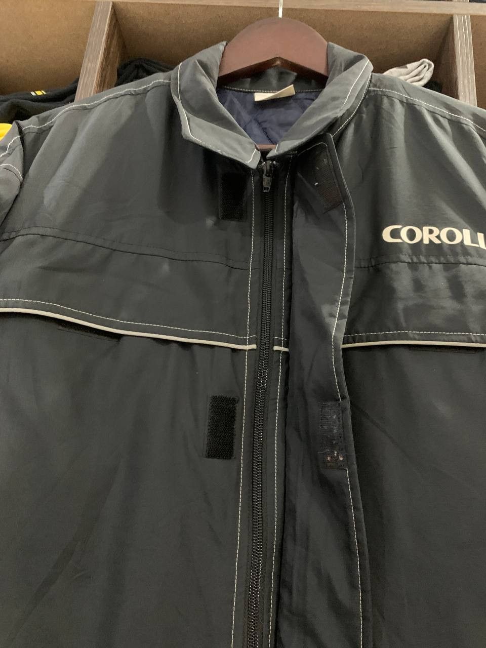 Vintage Vintage Toyota Corolla Reflective Jacket Size US L / EU 52-54 / 3 - 8 Thumbnail