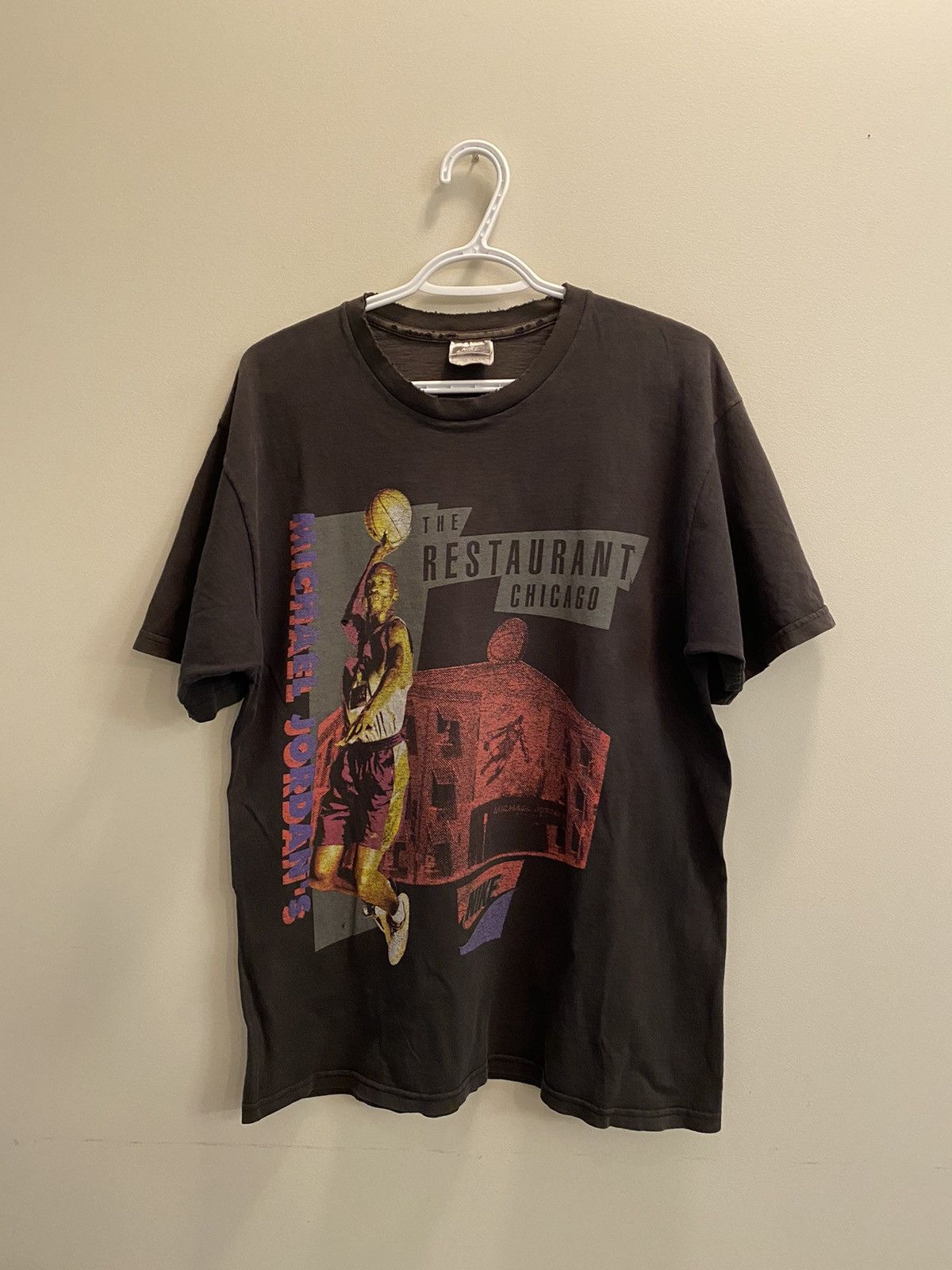 Jordan Brand × Nike × Vintage 90s VTG NIKE MICHAEL JORDAN RESTAURANT SHIRT Size US M / EU 48-50 / 2 - 1 Thumbnail