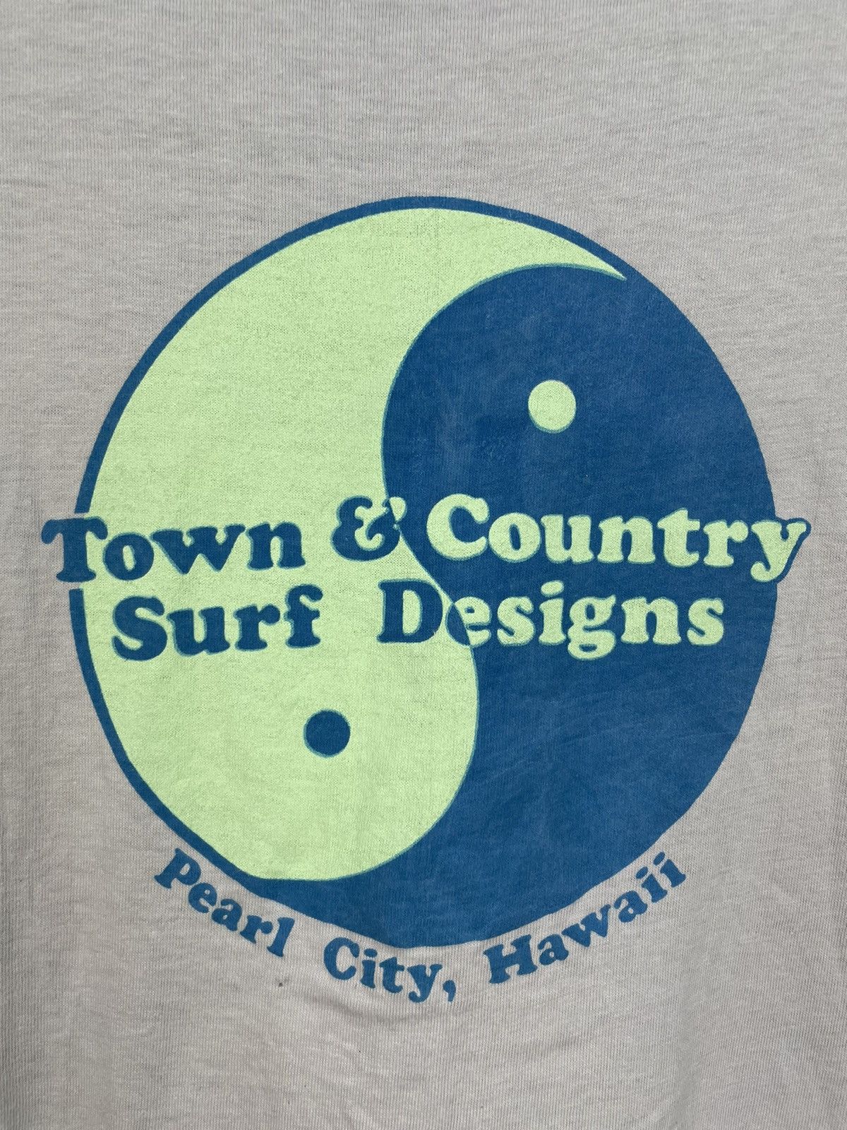 Vintage Vintage 80s Town & County T&C Surf Designs Hawaii t shirt Size US M / EU 48-50 / 2 - 5 Thumbnail