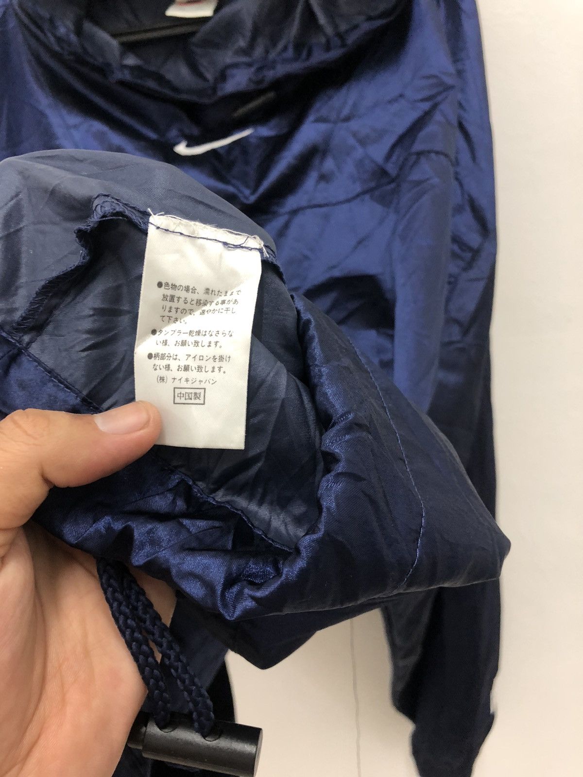Nike Rare 90s Vintage NIKE OG Centre Swoosh Windbreaker Hoodie Size US L / EU 52-54 / 3 - 6 Thumbnail