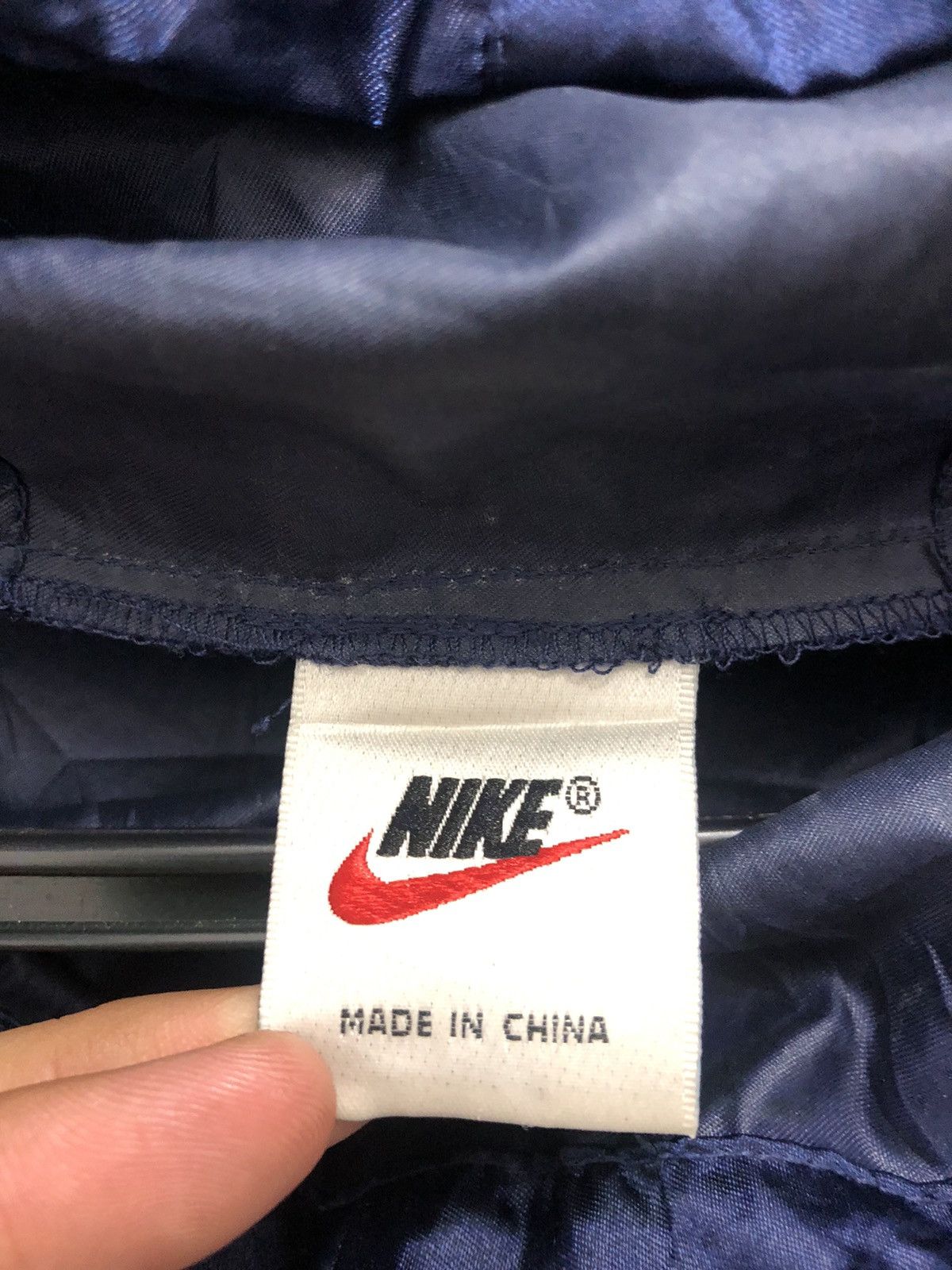 Nike Rare 90s Vintage NIKE OG Centre Swoosh Windbreaker Hoodie Size US L / EU 52-54 / 3 - 3 Thumbnail