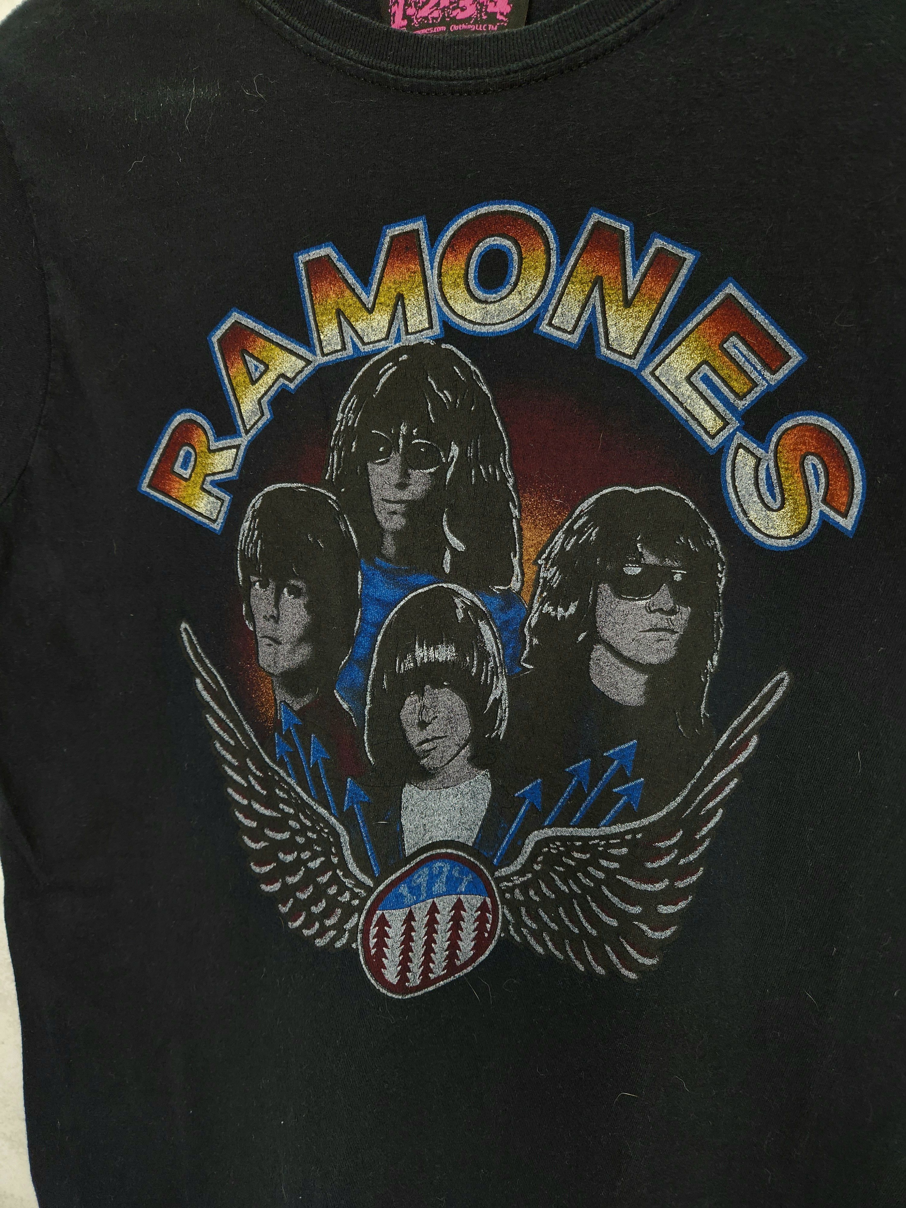 Band Tees Vintage Ramones Band tee 1979 Size US S / EU 44-46 / 1 - 3 Thumbnail
