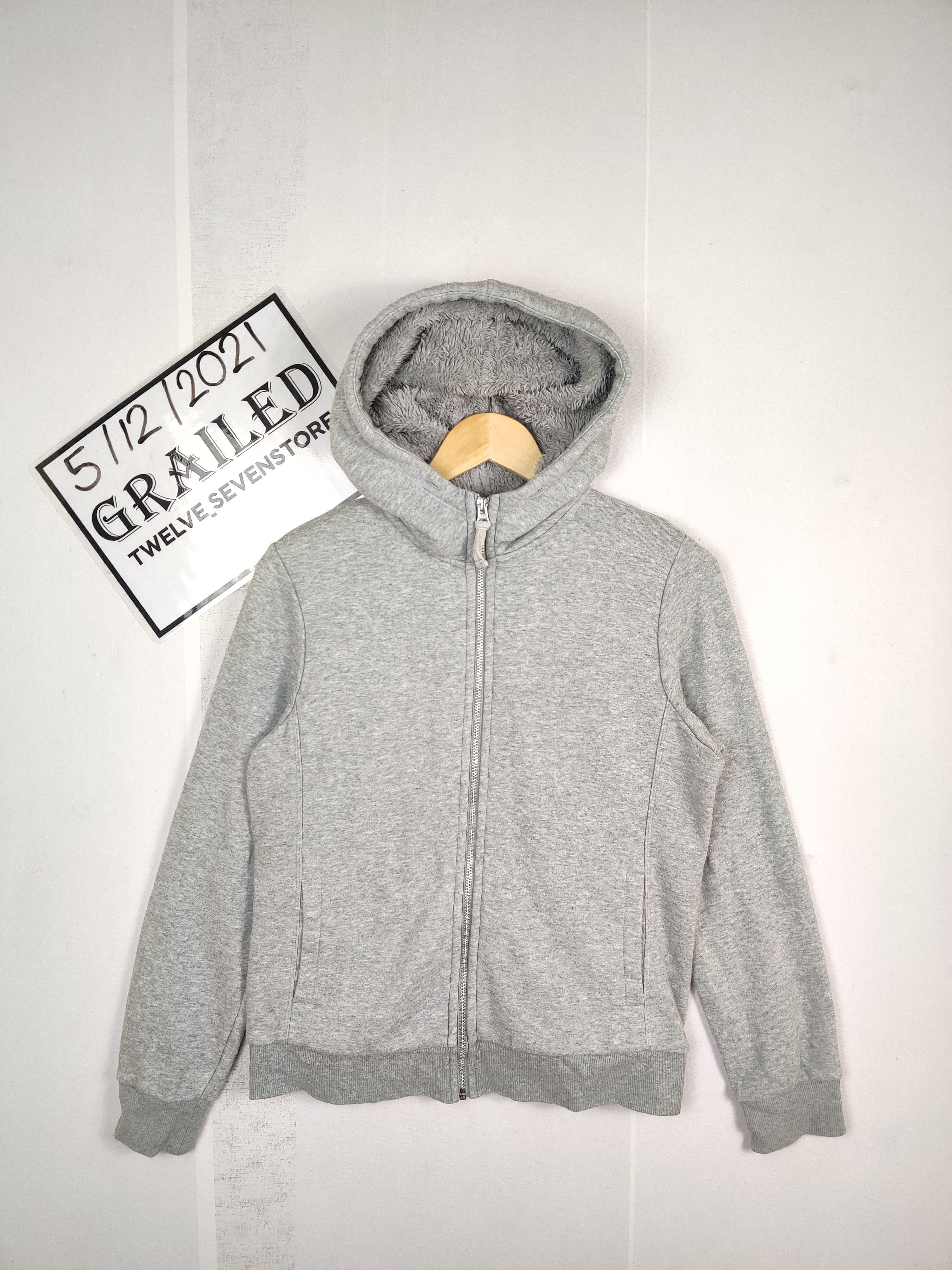 Uniqlo Vintage Uniqlo Plain Fleece Zip Up Sweater Hoodie Size US L / EU 52-54 / 3 - 1 Thumbnail
