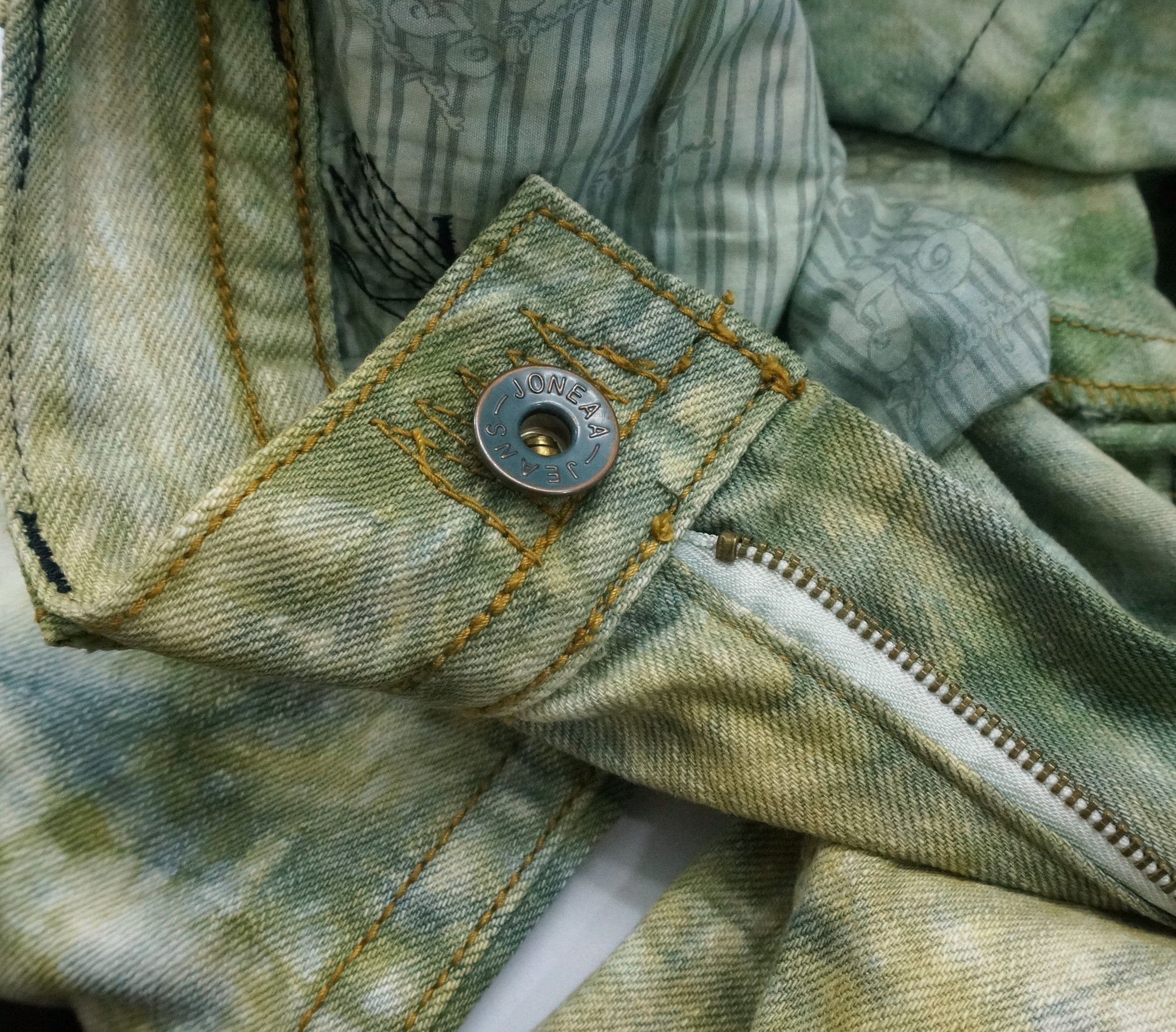 Japanese Brand Rare Japanese Brand JONEAA Tie Dye Camo Short Rise Jeans Size US 31 - 14 Thumbnail
