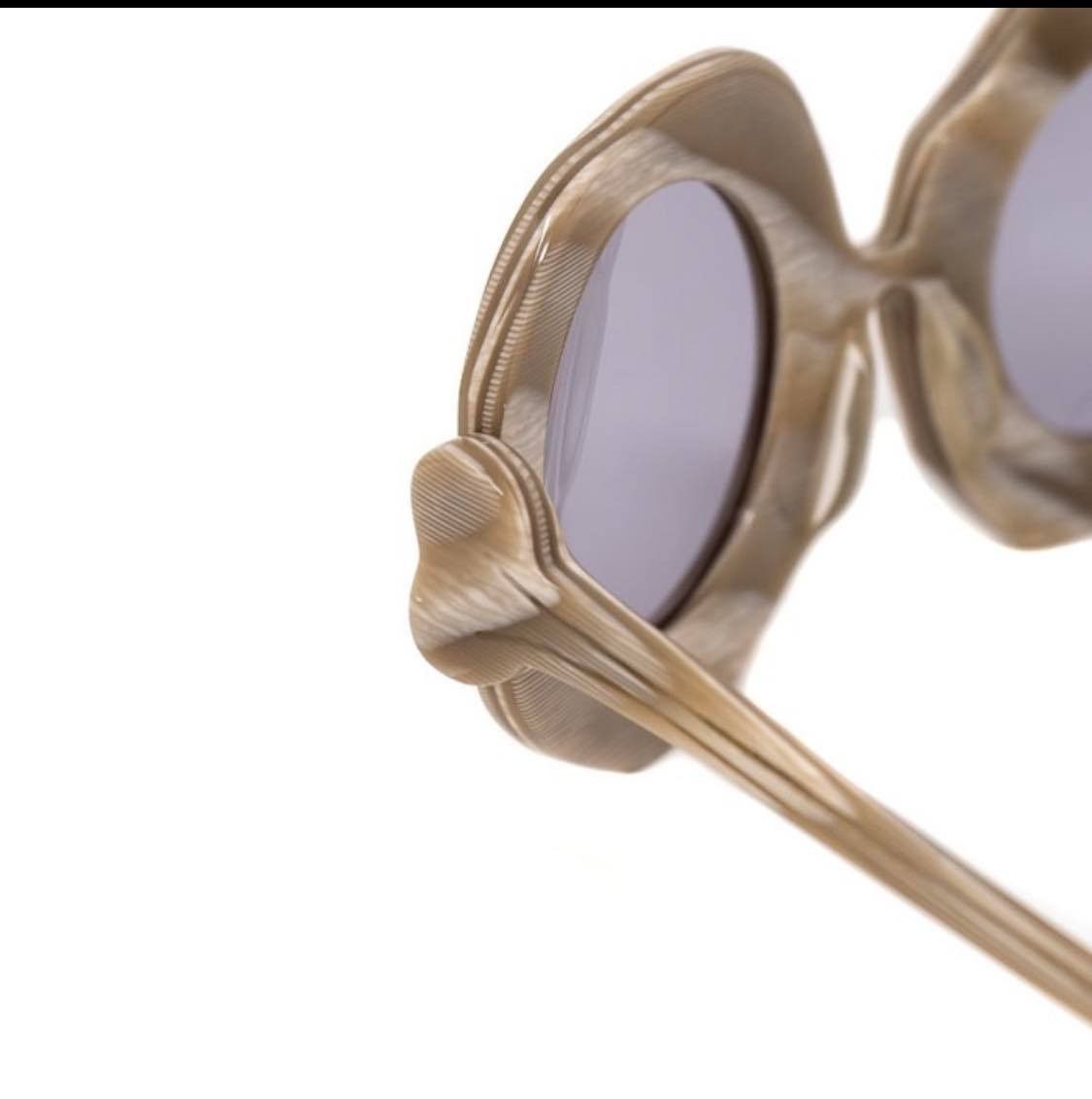 Jeremy Scott × Linda Farrow Jeremy Scott Bones Special Cream Hornet and Grey Size ONE SIZE - 13 Thumbnail