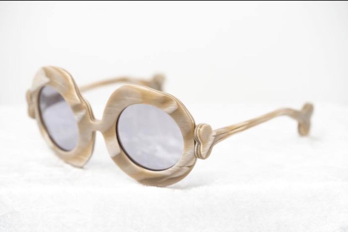 Jeremy Scott × Linda Farrow Jeremy Scott Bones Special Cream Hornet and Grey Size ONE SIZE - 4 Thumbnail