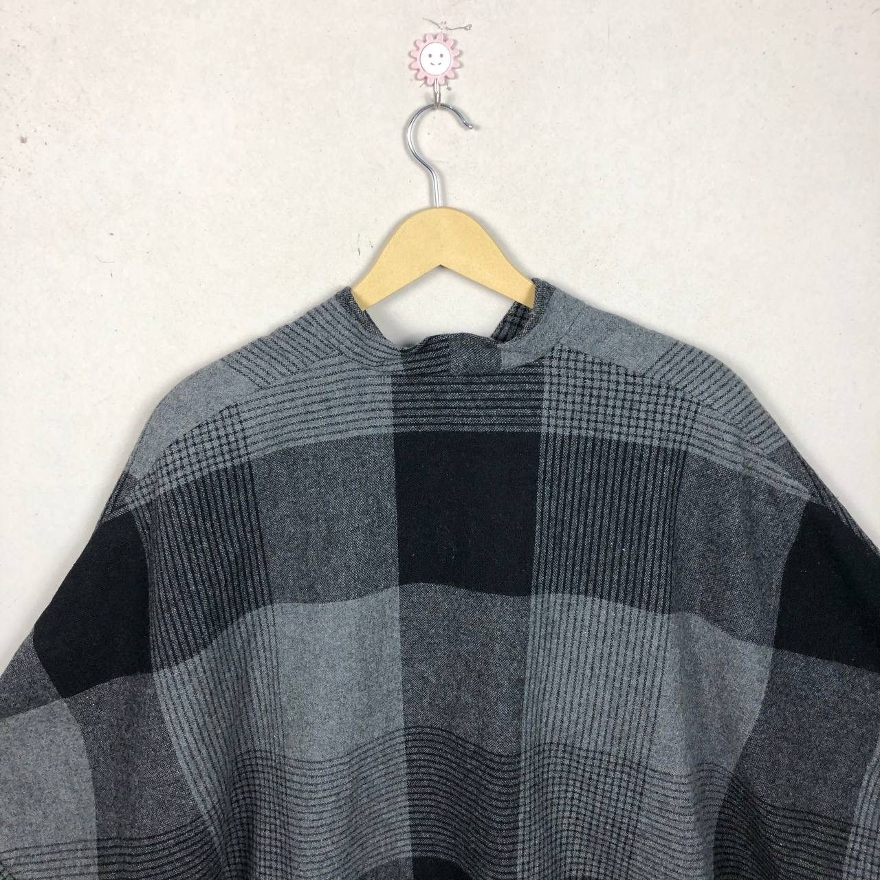 Cloak Avant Garde Femme Checkered Dark Poncho Cloak Capes Size US L / EU 52-54 / 3 - 6 Thumbnail
