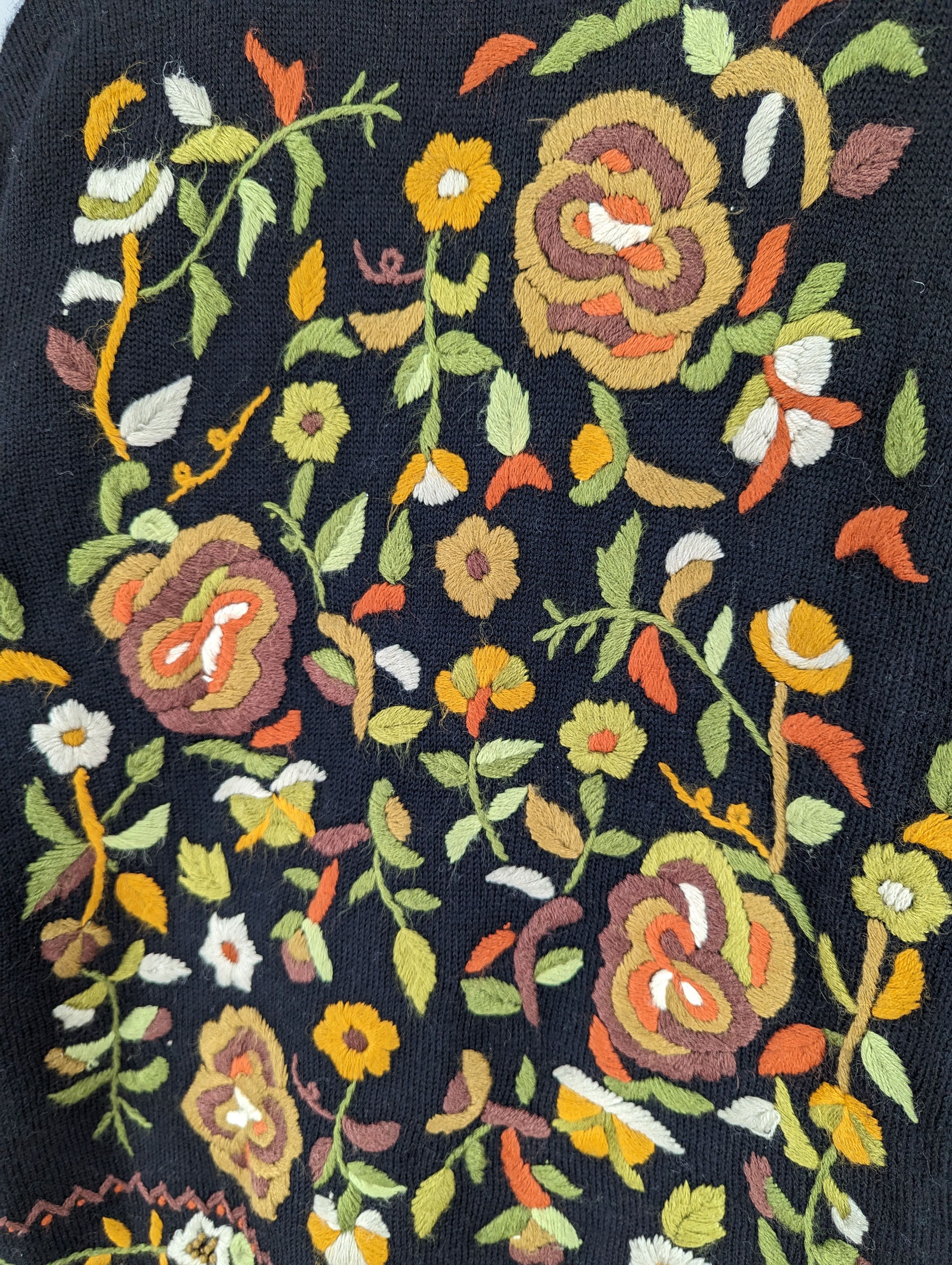 Japanese Brand × Vintage 💥RARE💥Vintage Royal City Knit Floral Embroidery Button Ups Size US M / EU 48-50 / 2 - 13 Thumbnail