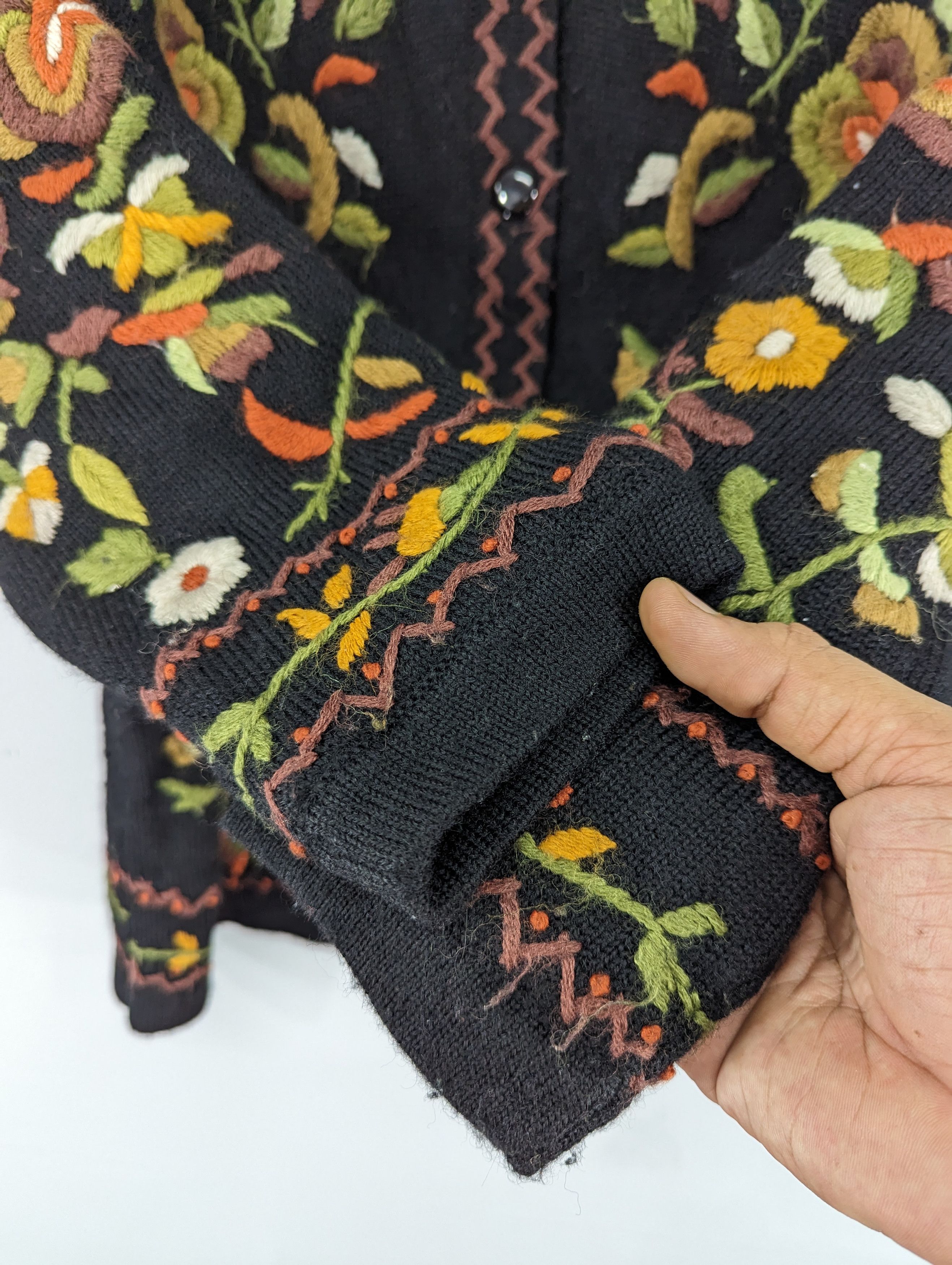 Japanese Brand × Vintage 💥RARE💥Vintage Royal City Knit Floral Embroidery Button Ups Size US M / EU 48-50 / 2 - 4 Thumbnail