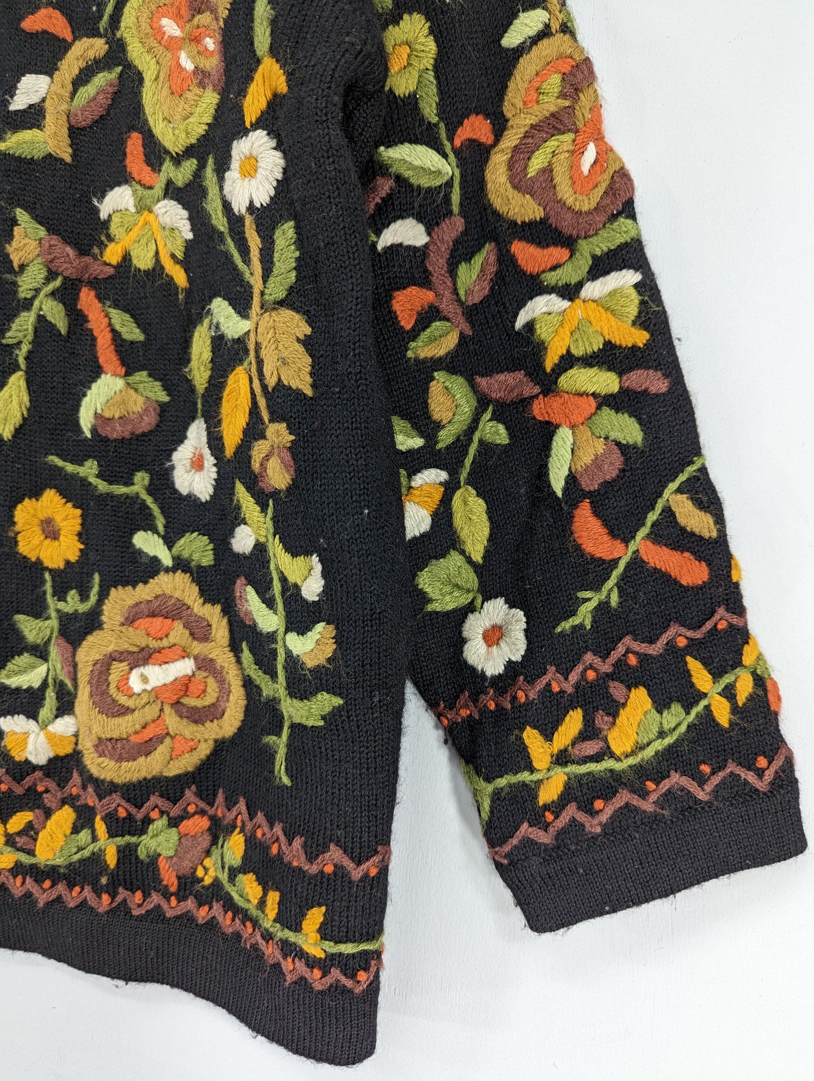 Japanese Brand × Vintage 💥RARE💥Vintage Royal City Knit Floral Embroidery Button Ups Size US M / EU 48-50 / 2 - 6 Thumbnail