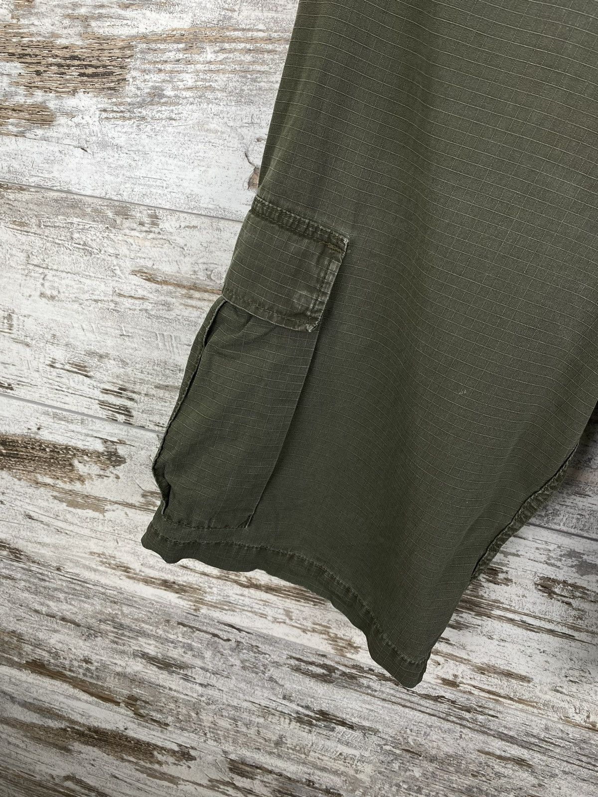 Carhartt Wip × Vintage Mens Vintage Carhartt WIP Cargo Bermuda shorts streetwear Size US 29 - 5 Thumbnail