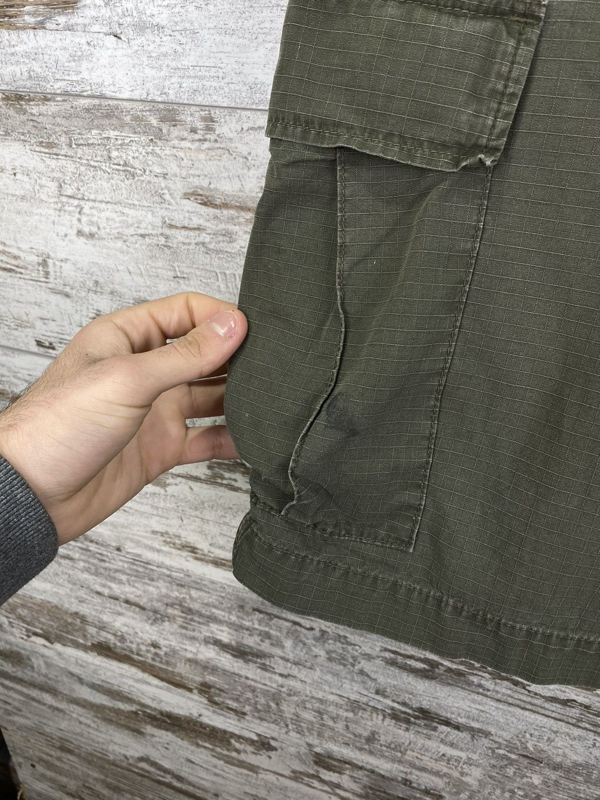Carhartt Wip × Vintage Mens Vintage Carhartt WIP Cargo Bermuda shorts streetwear Size US 29 - 9 Thumbnail