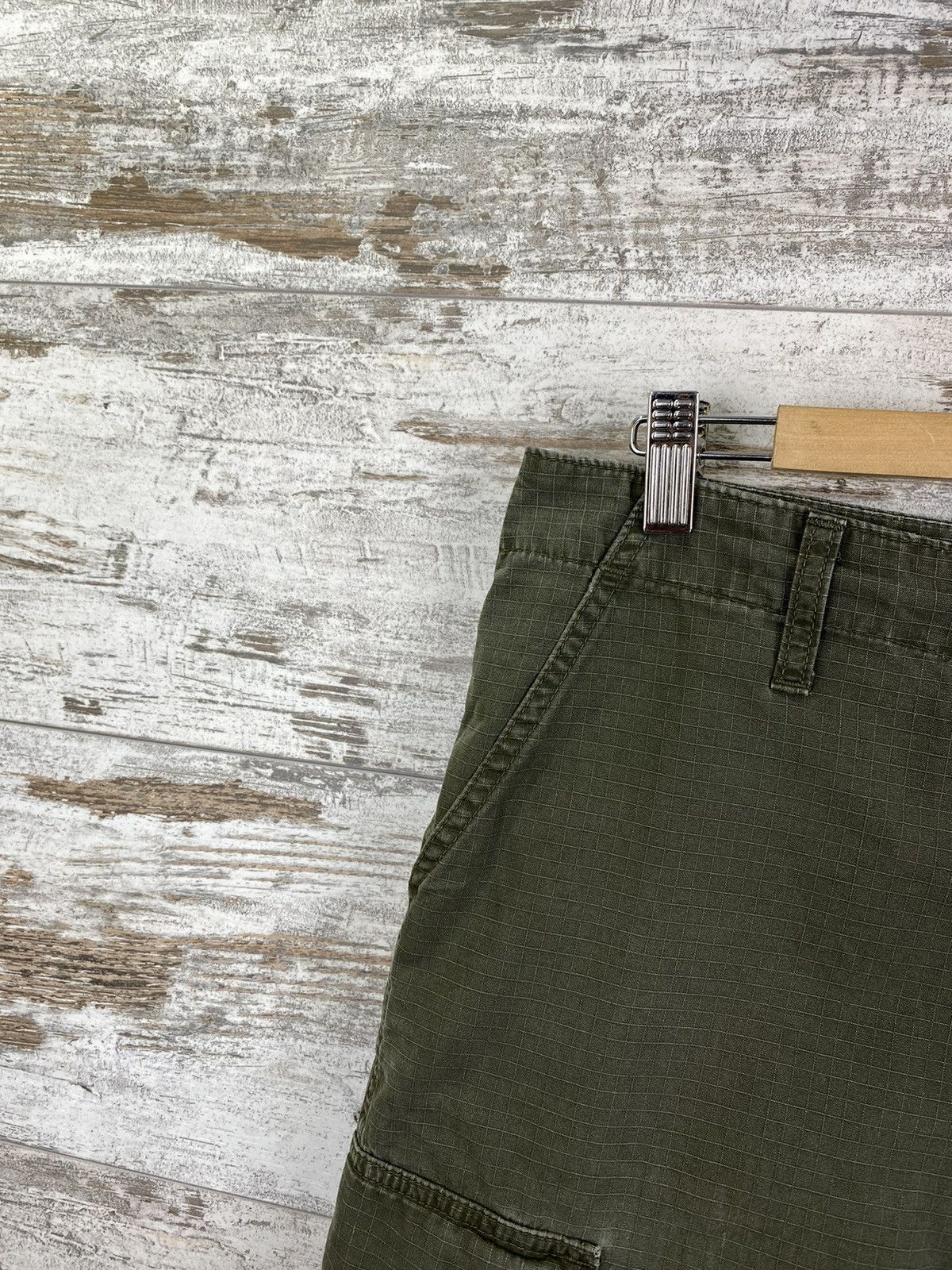 Carhartt Wip × Vintage Mens Vintage Carhartt WIP Cargo Bermuda shorts streetwear Size US 29 - 8 Thumbnail