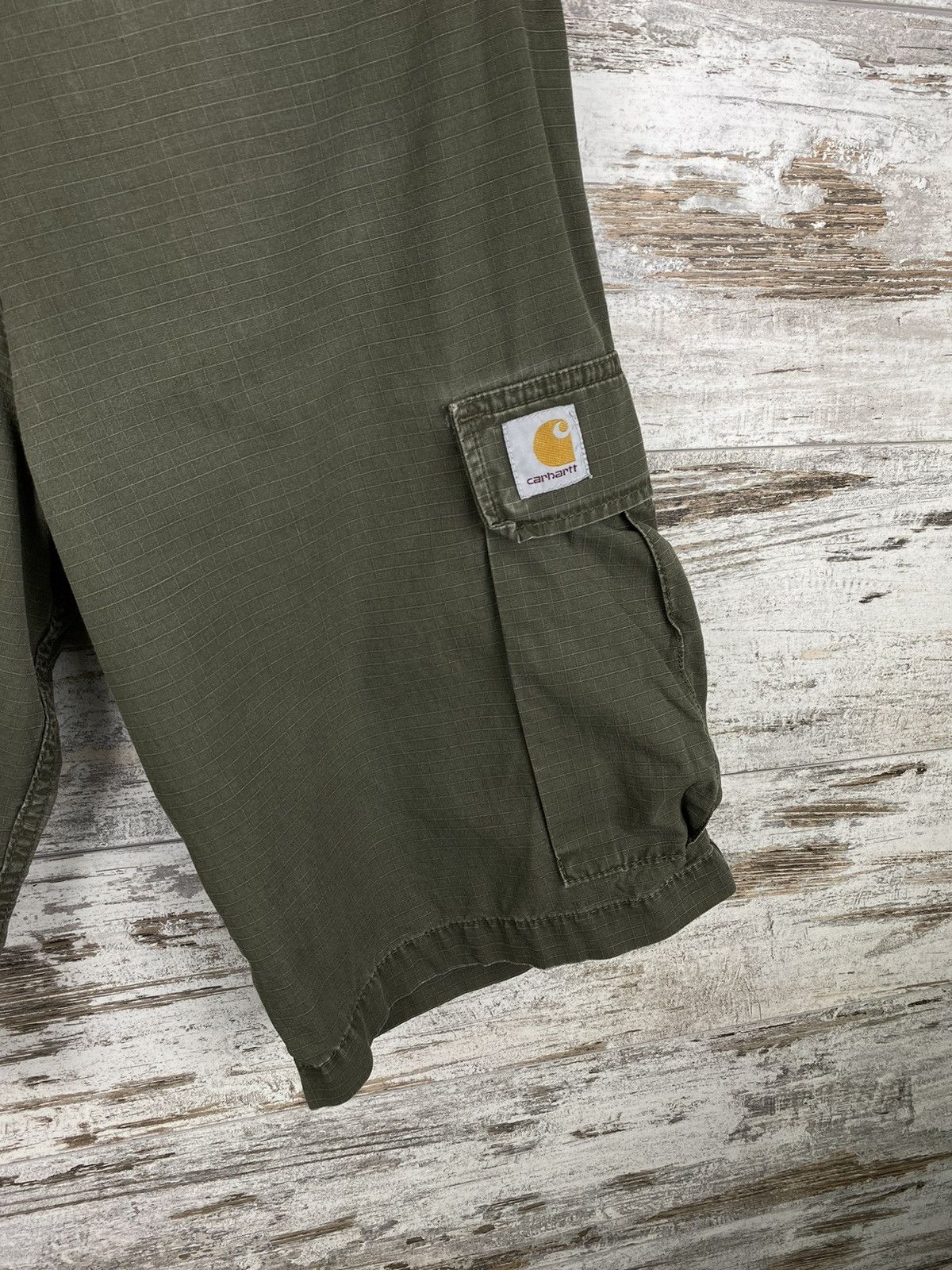 Carhartt Wip × Vintage Mens Vintage Carhartt WIP Cargo Bermuda shorts streetwear Size US 29 - 2 Thumbnail