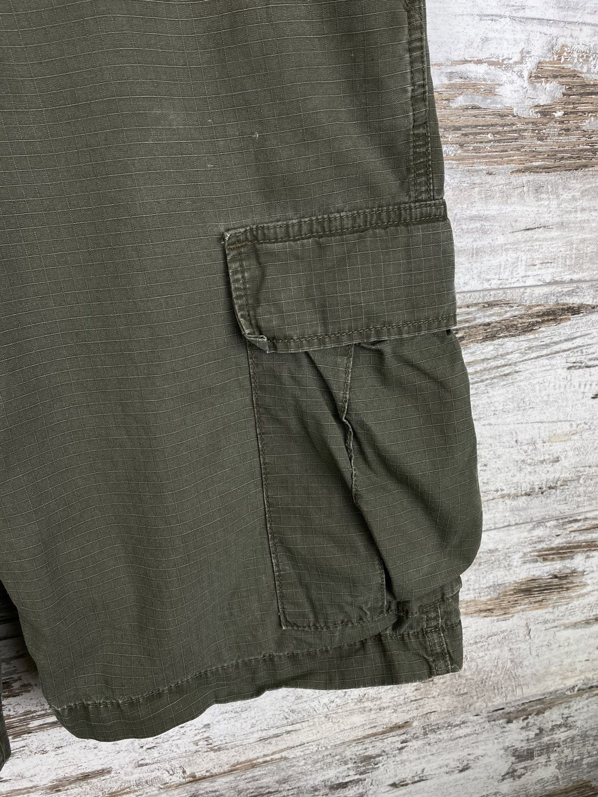 Carhartt Wip × Vintage Mens Vintage Carhartt WIP Cargo Bermuda shorts streetwear Size US 29 - 10 Thumbnail
