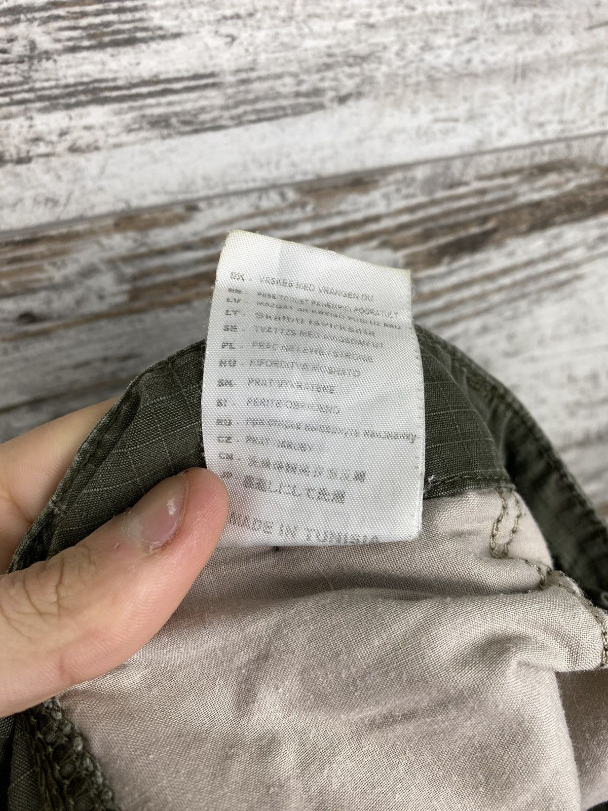 Carhartt Wip × Vintage Mens Vintage Carhartt WIP Cargo Bermuda shorts streetwear Size US 29 - 12 Thumbnail