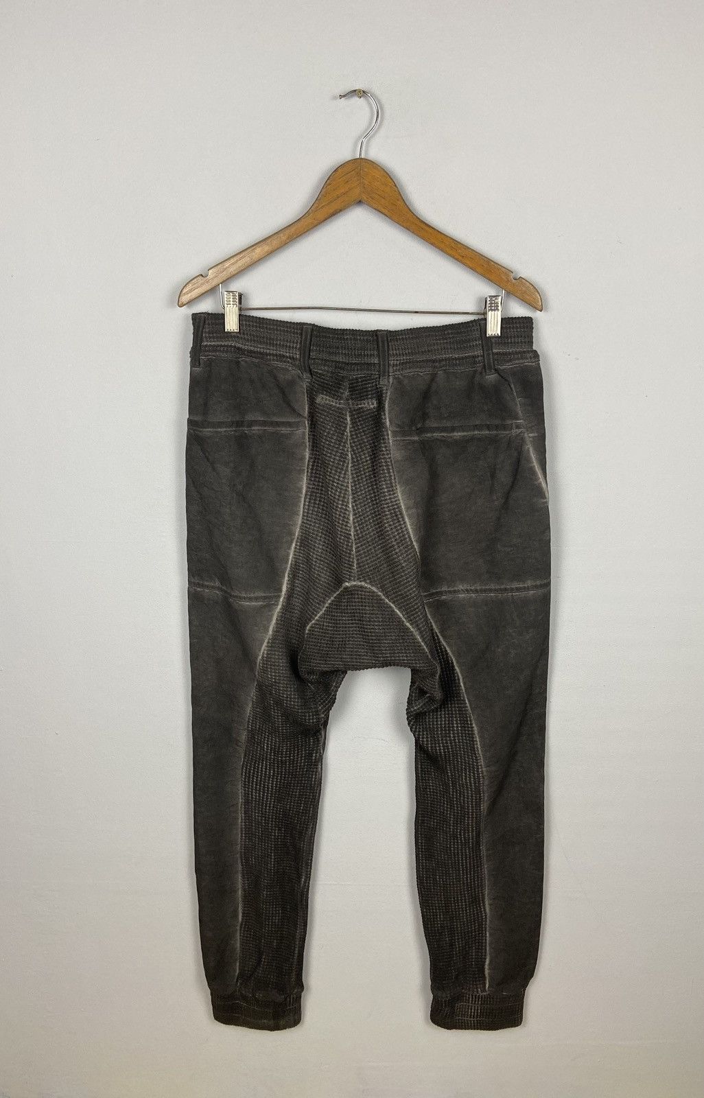 D.Hygen AW2021-22 D Hygen Tuck Tapered Hand Dye Coating Pants Size 3 Size US 34 / EU 50 - 8 Thumbnail