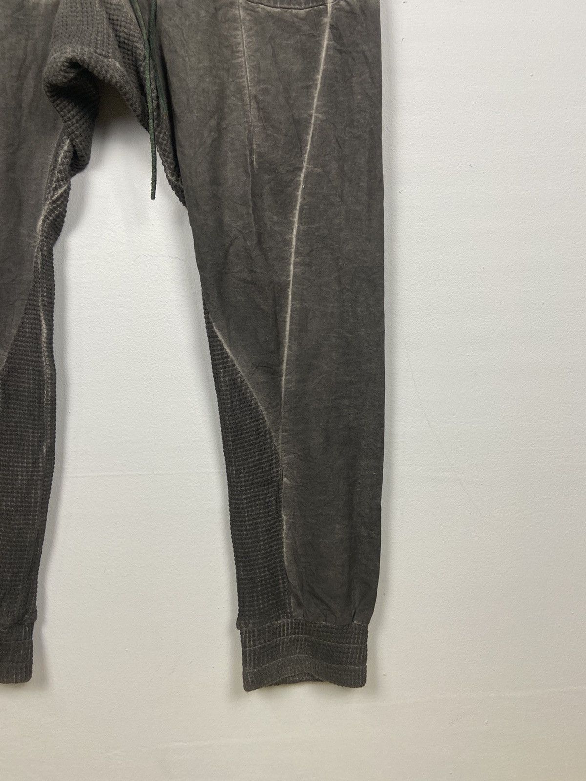 D.Hygen AW2021-22 D Hygen Tuck Tapered Hand Dye Coating Pants Size 3 Size US 34 / EU 50 - 4 Thumbnail