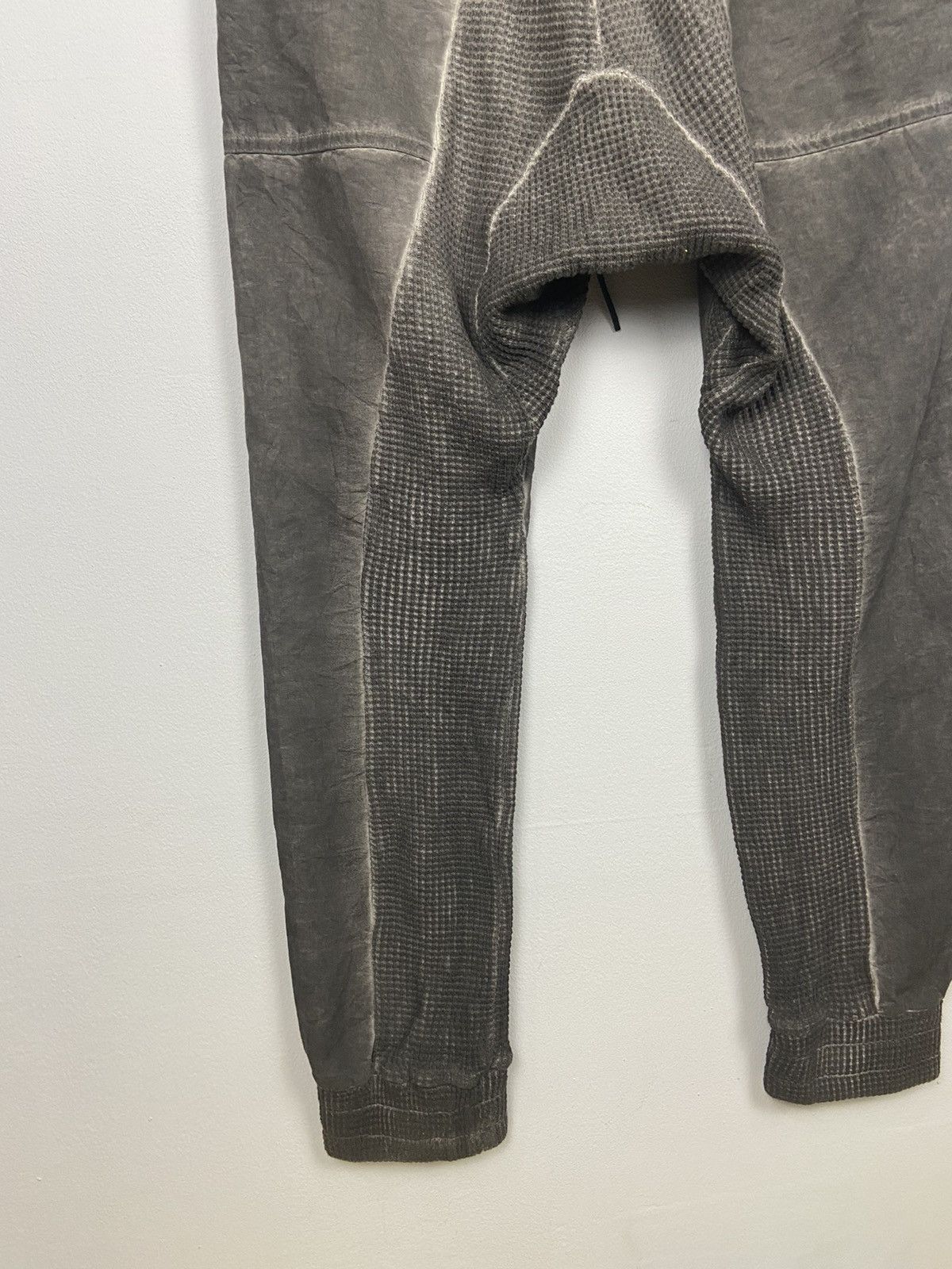 D.Hygen AW2021-22 D Hygen Tuck Tapered Hand Dye Coating Pants Size 3 Size US 34 / EU 50 - 12 Thumbnail