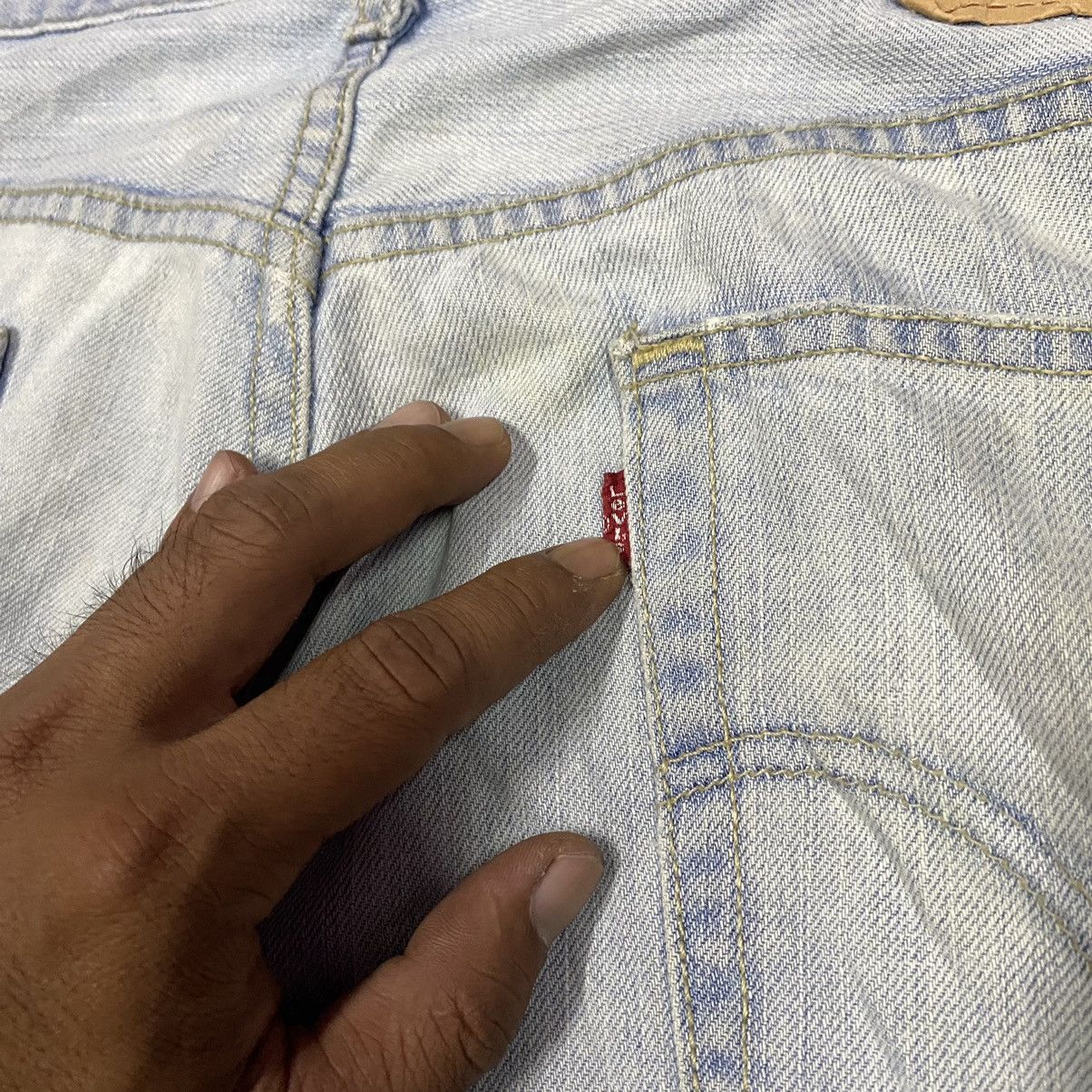 Levi's × Vintage Vintage 90s Levis 505 Regular Fit Faded Blue Distressed Jean Size US 34 / EU 50 - 11 Thumbnail