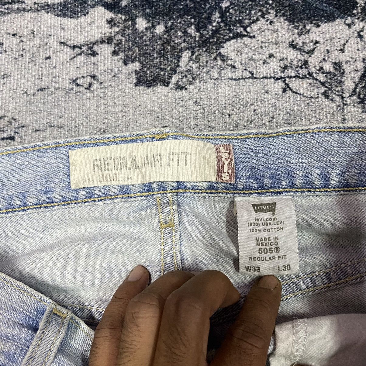 Levi's × Vintage Vintage 90s Levis 505 Regular Fit Faded Blue Distressed Jean Size US 34 / EU 50 - 8 Thumbnail