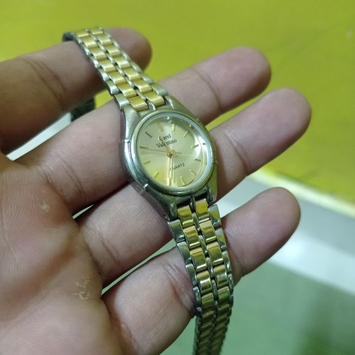 Vintage discount valentino watch