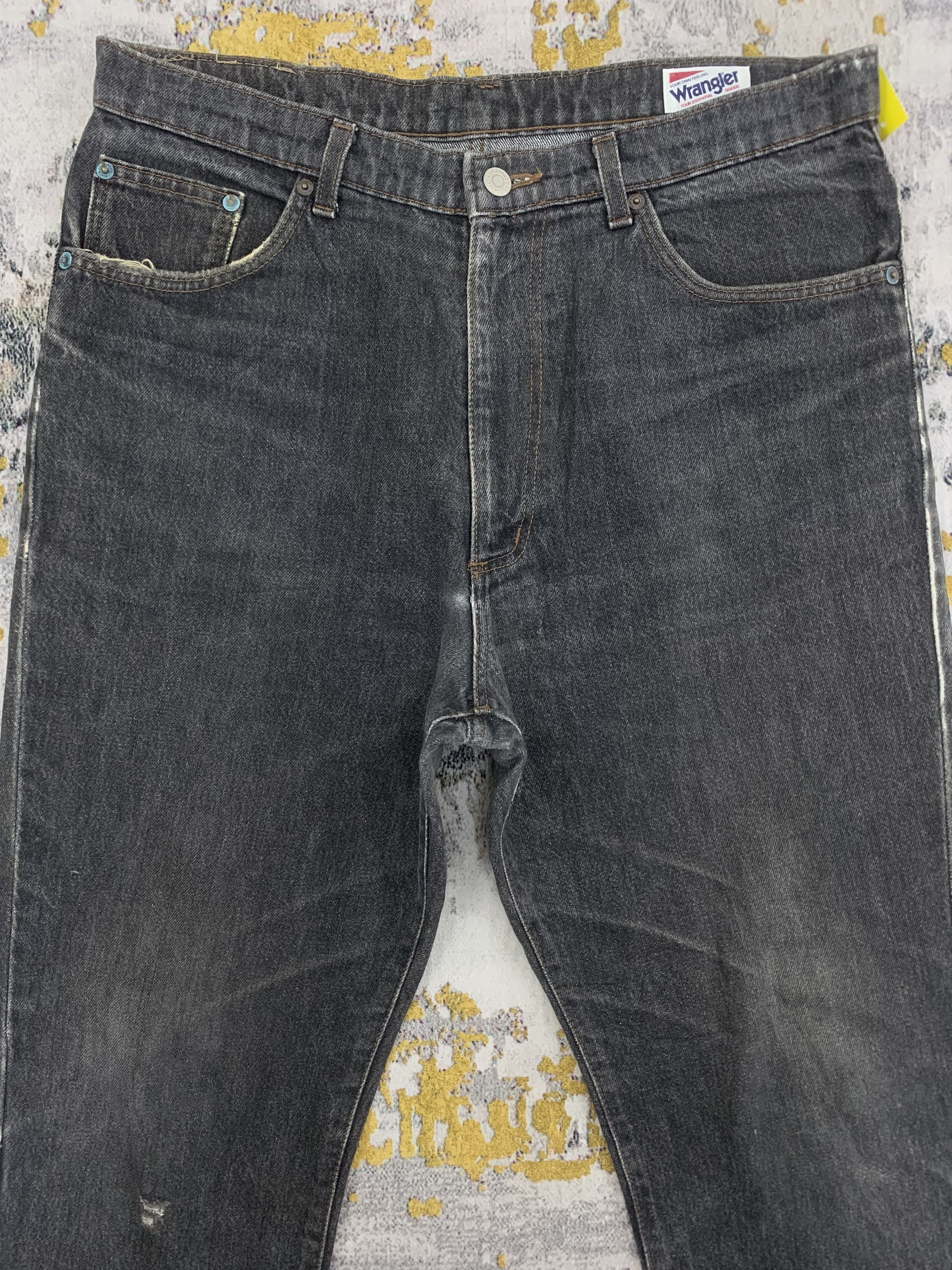 Vintage Vintage Wrangler Denim 35x28.5 Distressed Size US 35 - 2 Thumbnail