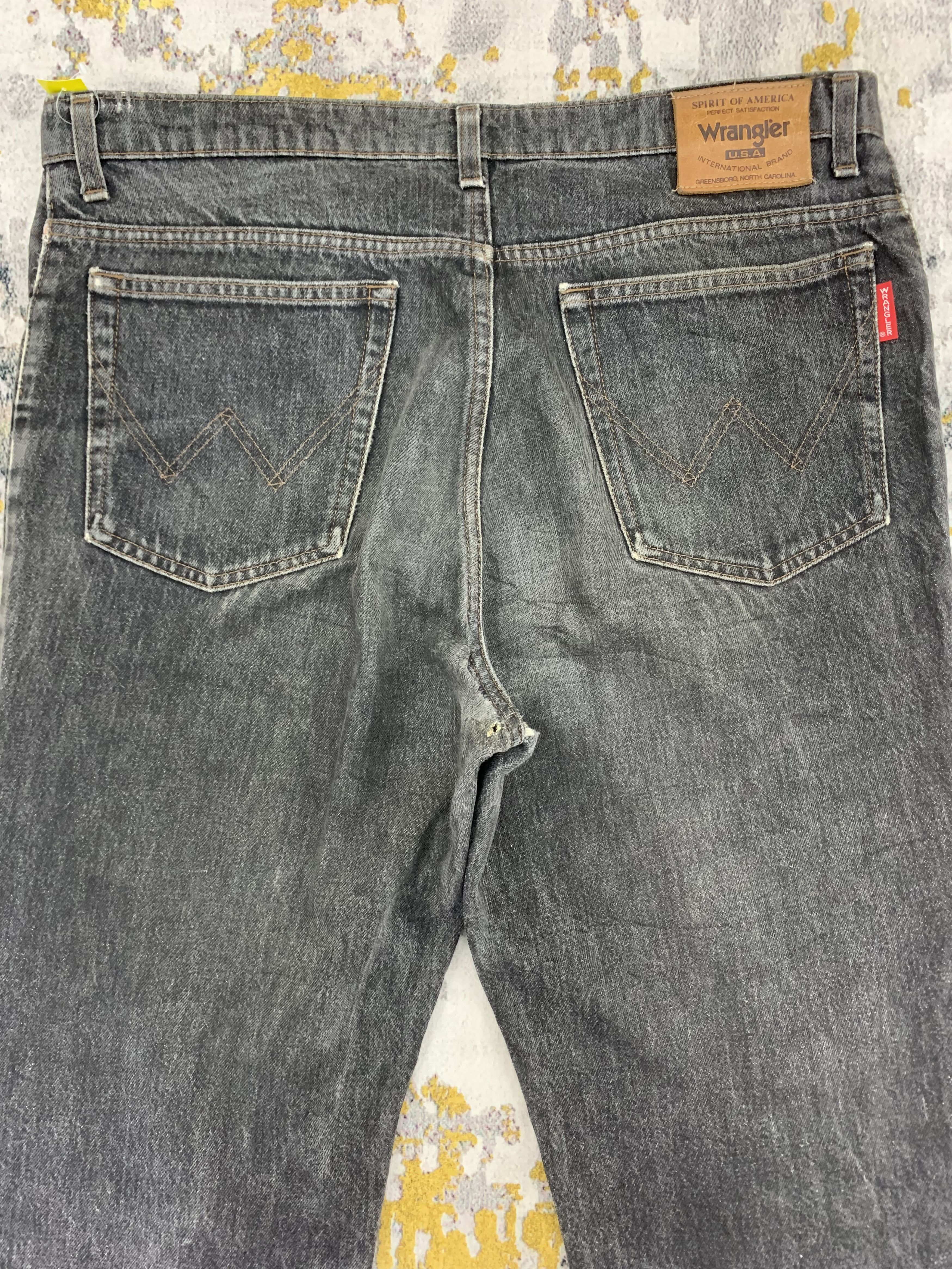 Vintage Vintage Wrangler Denim 35x28.5 Distressed Size US 35 - 7 Thumbnail
