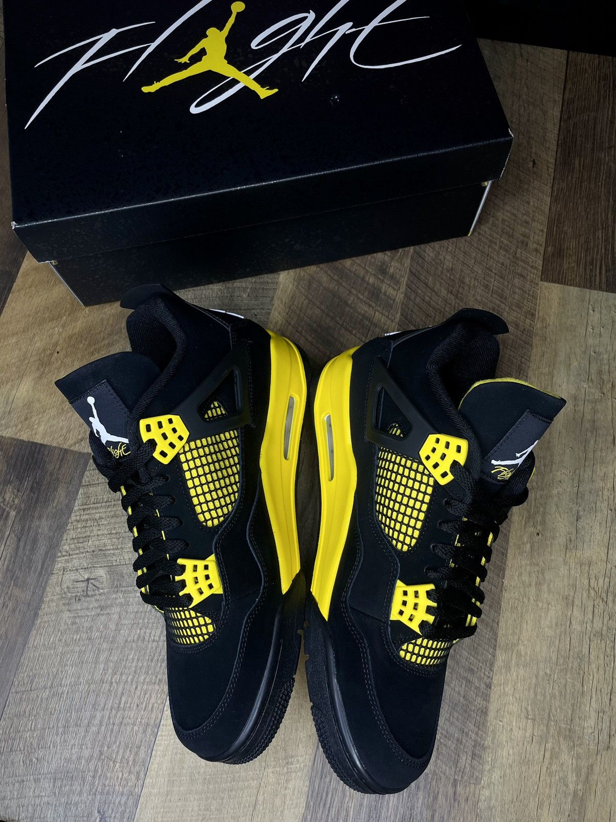 Jordan Brand Air Jordan 4 Retro OG Thunder black yellow 2023 Size US 10 / EU 43 - 1 Thumbnail