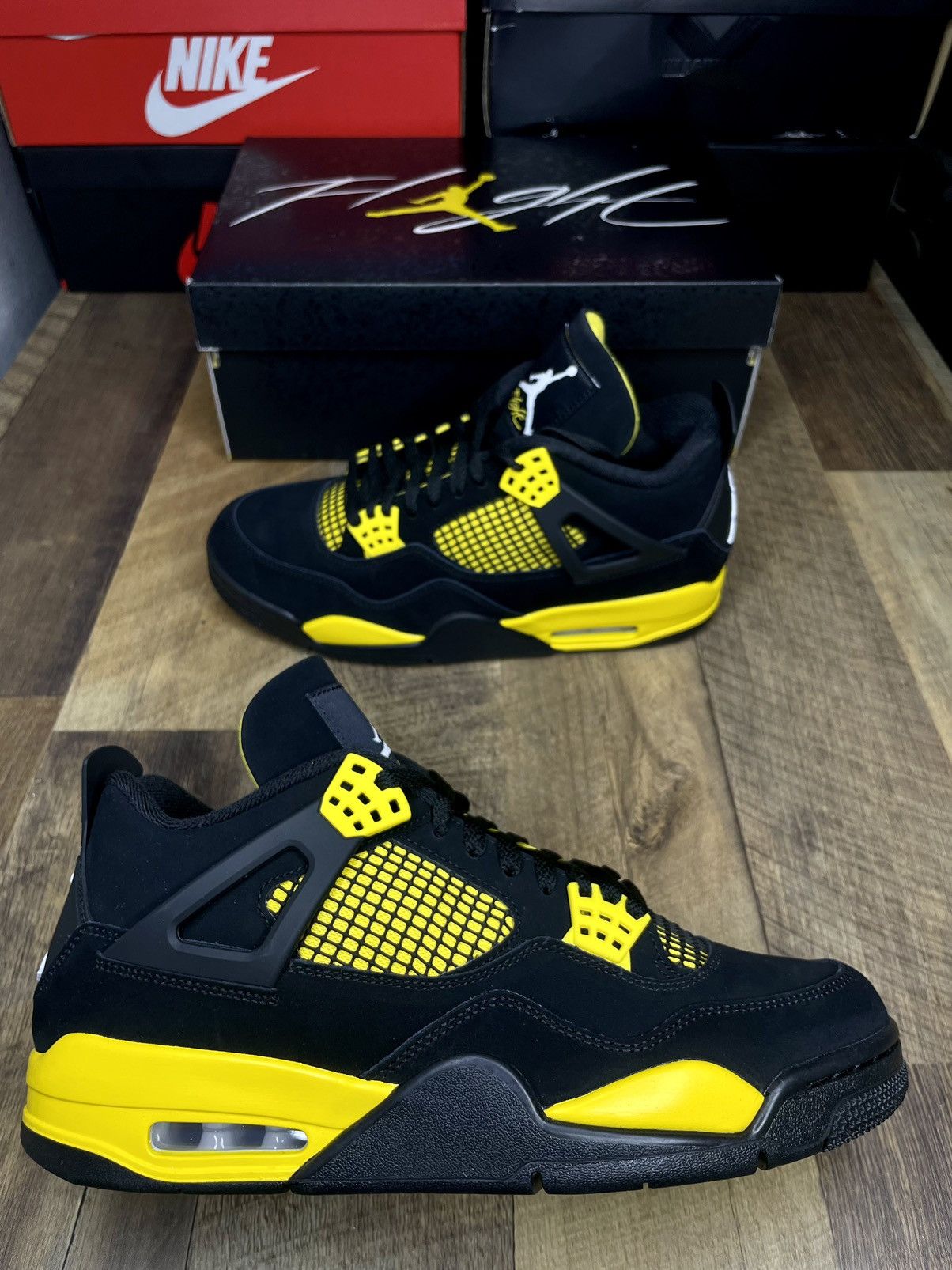 Jordan Brand Air Jordan 4 Retro OG Thunder black yellow 2023 Size US 10 / EU 43 - 2 Thumbnail