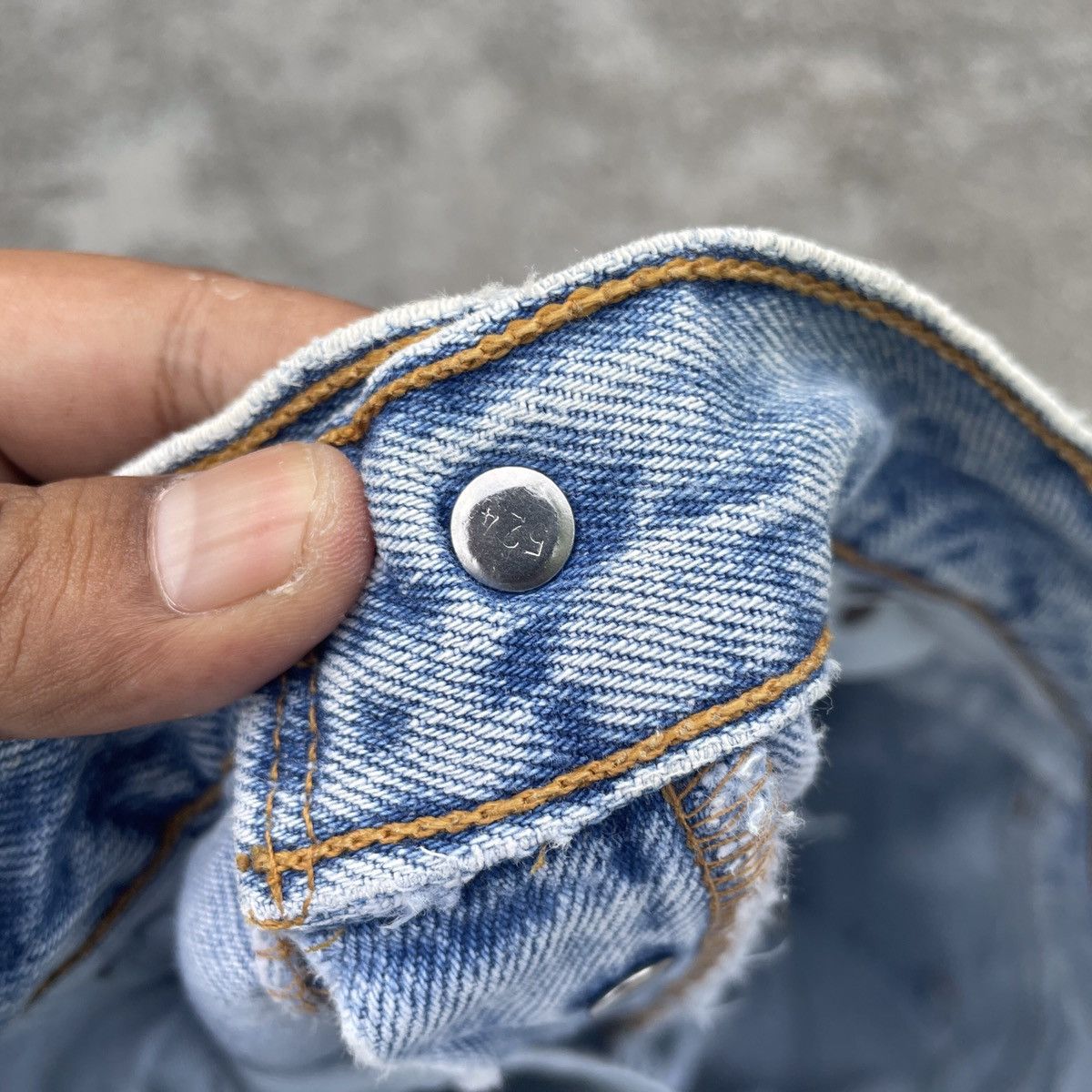 Levi's Vintage Clothing Vintage 90s Levis 501 Art Distressed Denim Jeans Size US 35 - 5 Thumbnail