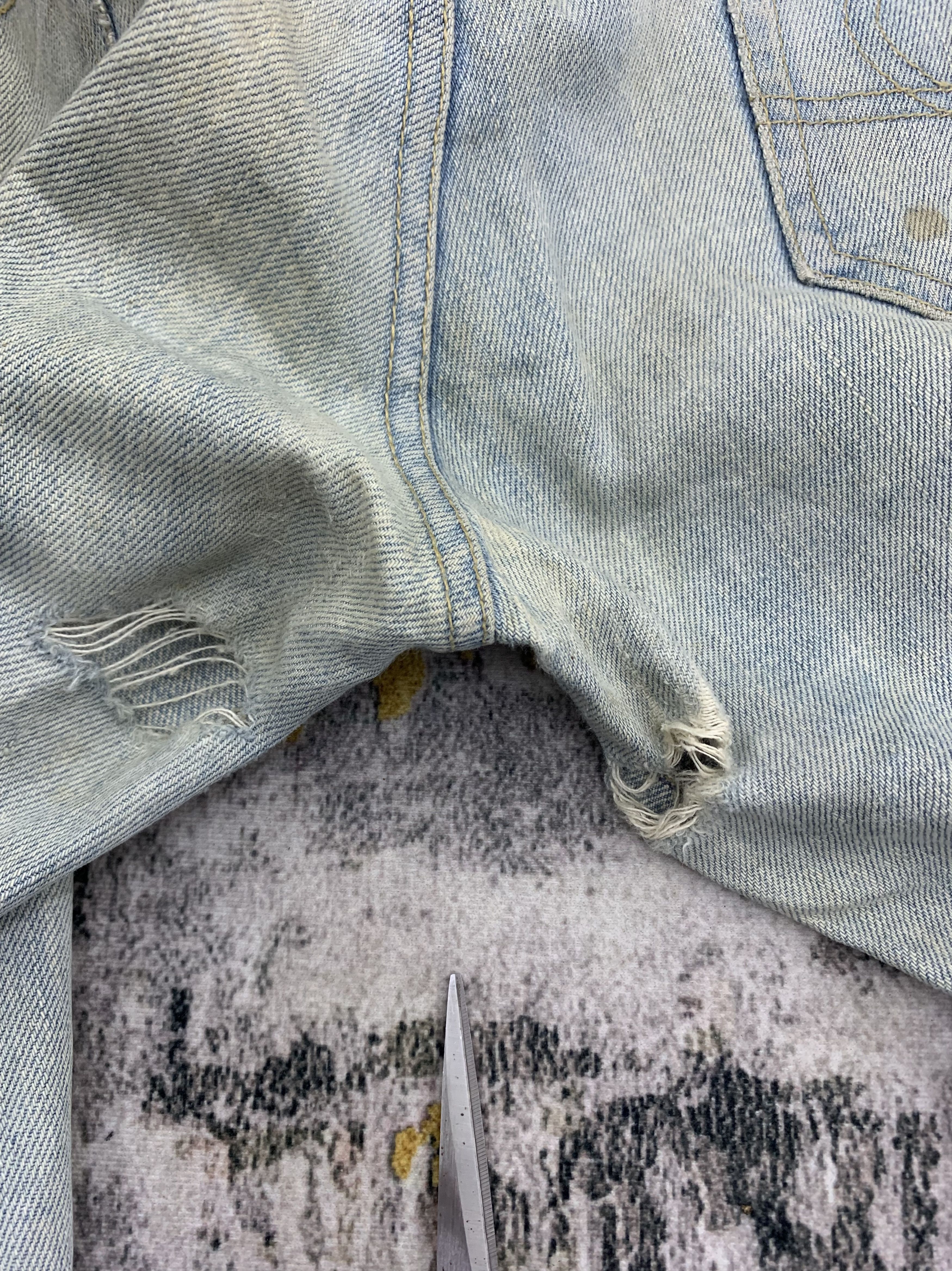 Japanese Brand Vintage Light Blue Denim Jeans 34x31 Distressed Dirty Faded Size US 34 / EU 50 - 12 Thumbnail